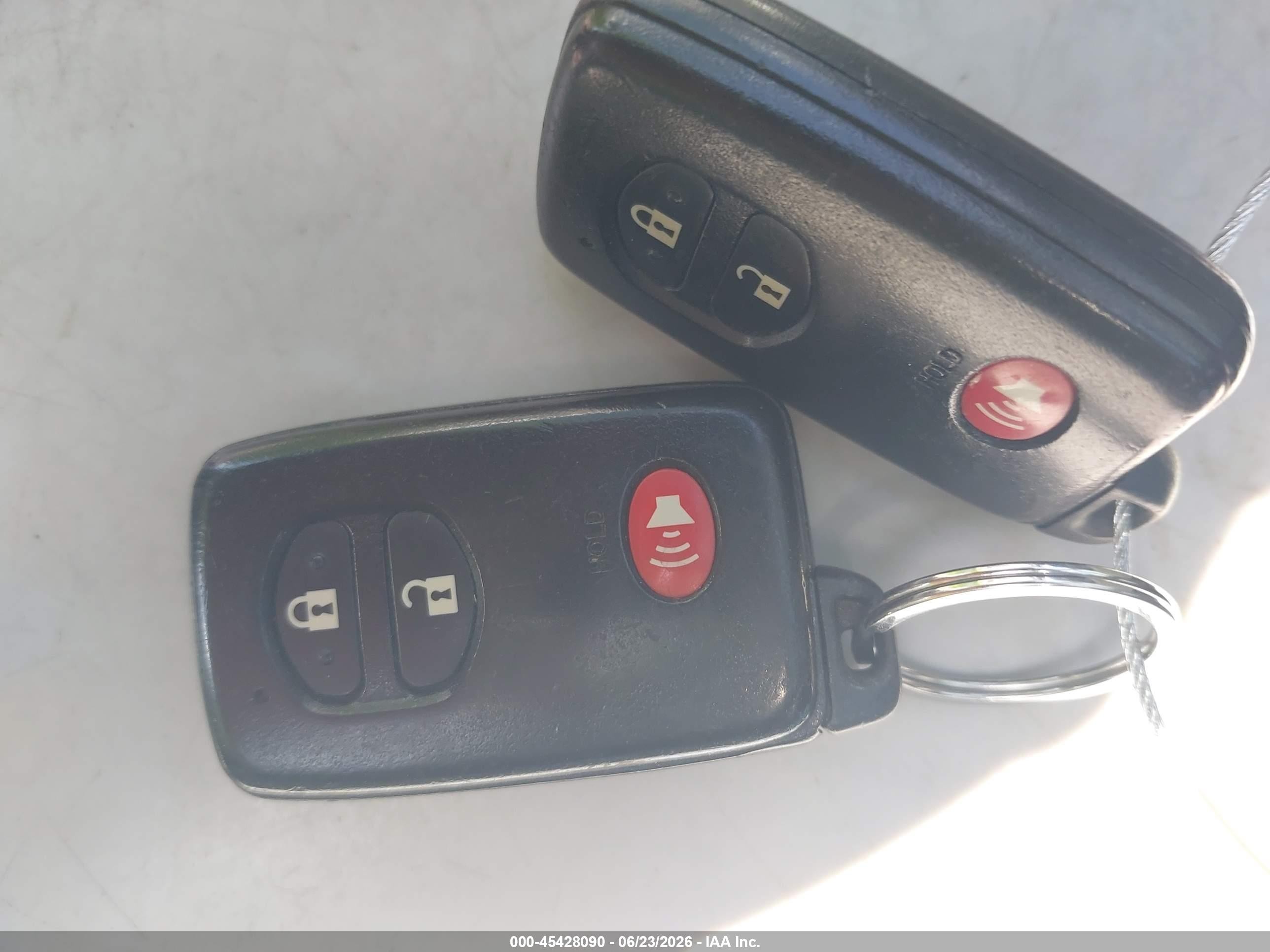 2012 Toyota Prius Two Белый vin: JTDKN3DU6C0333560