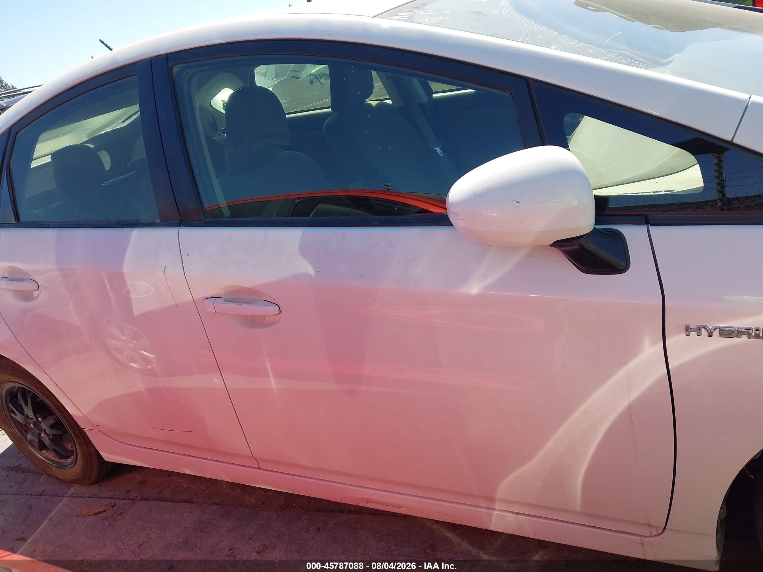 2012 Toyota Prius Two White vin: JTDKN3DU6C1565814