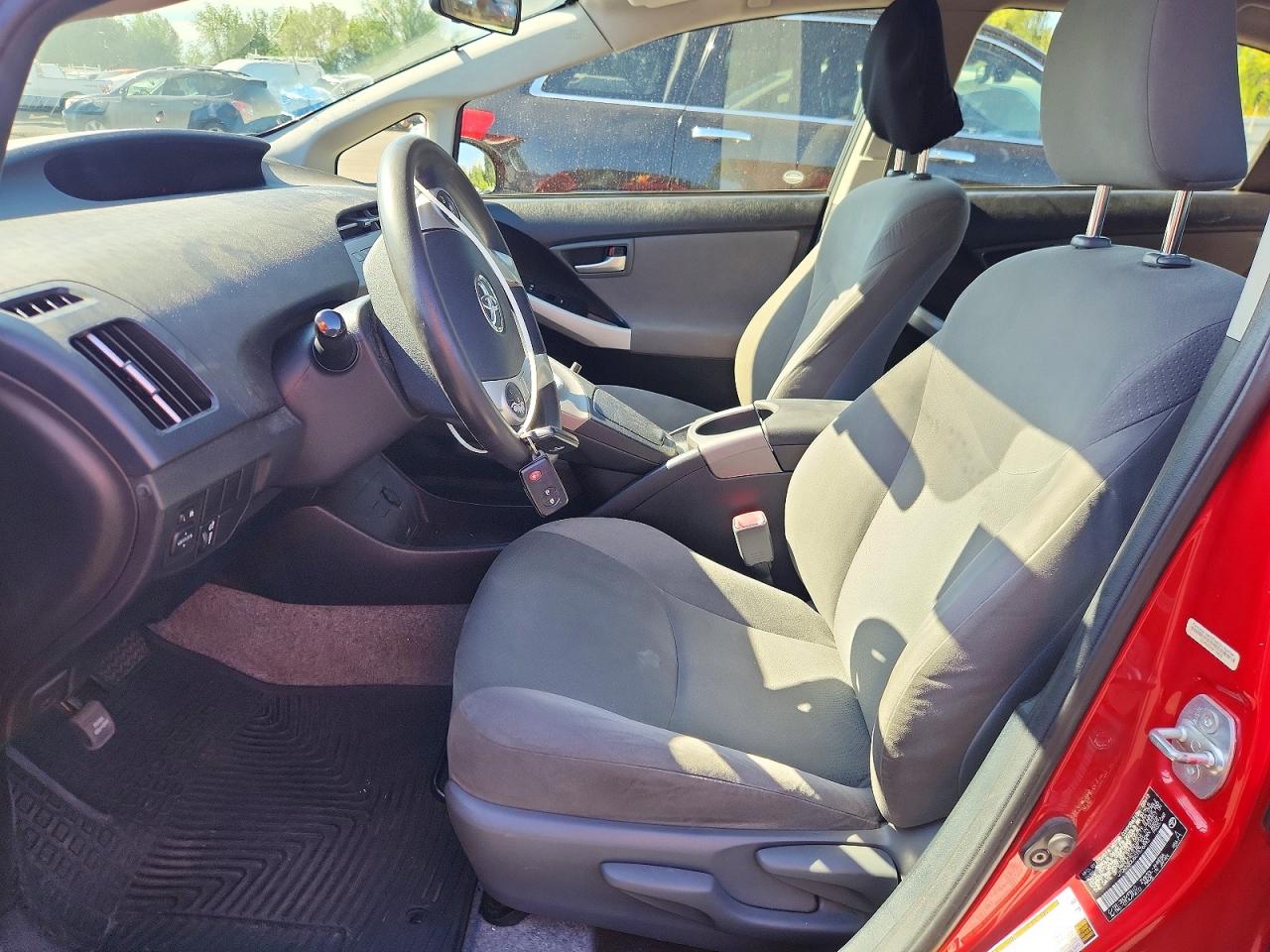 2012 Toyota Prius Two Красный vin: JTDKN3DU6C1576893