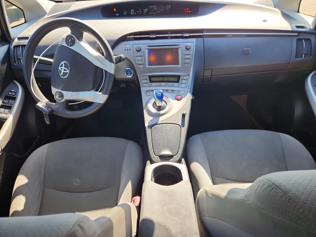 2012 Toyota Prius Two Красный vin: JTDKN3DU6C1576893