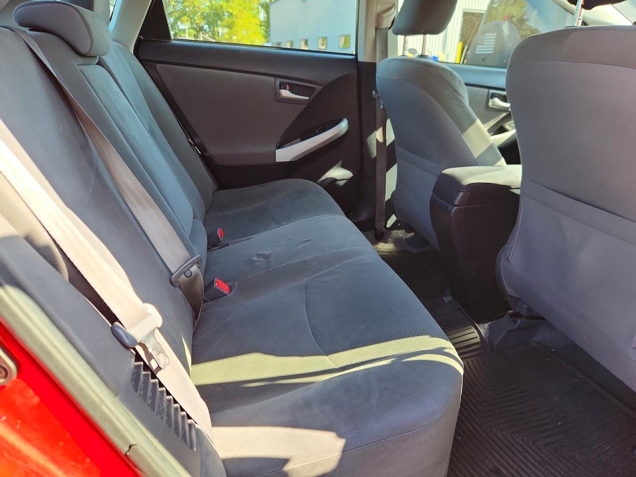 2012 Toyota Prius Two Красный vin: JTDKN3DU6C1576893
