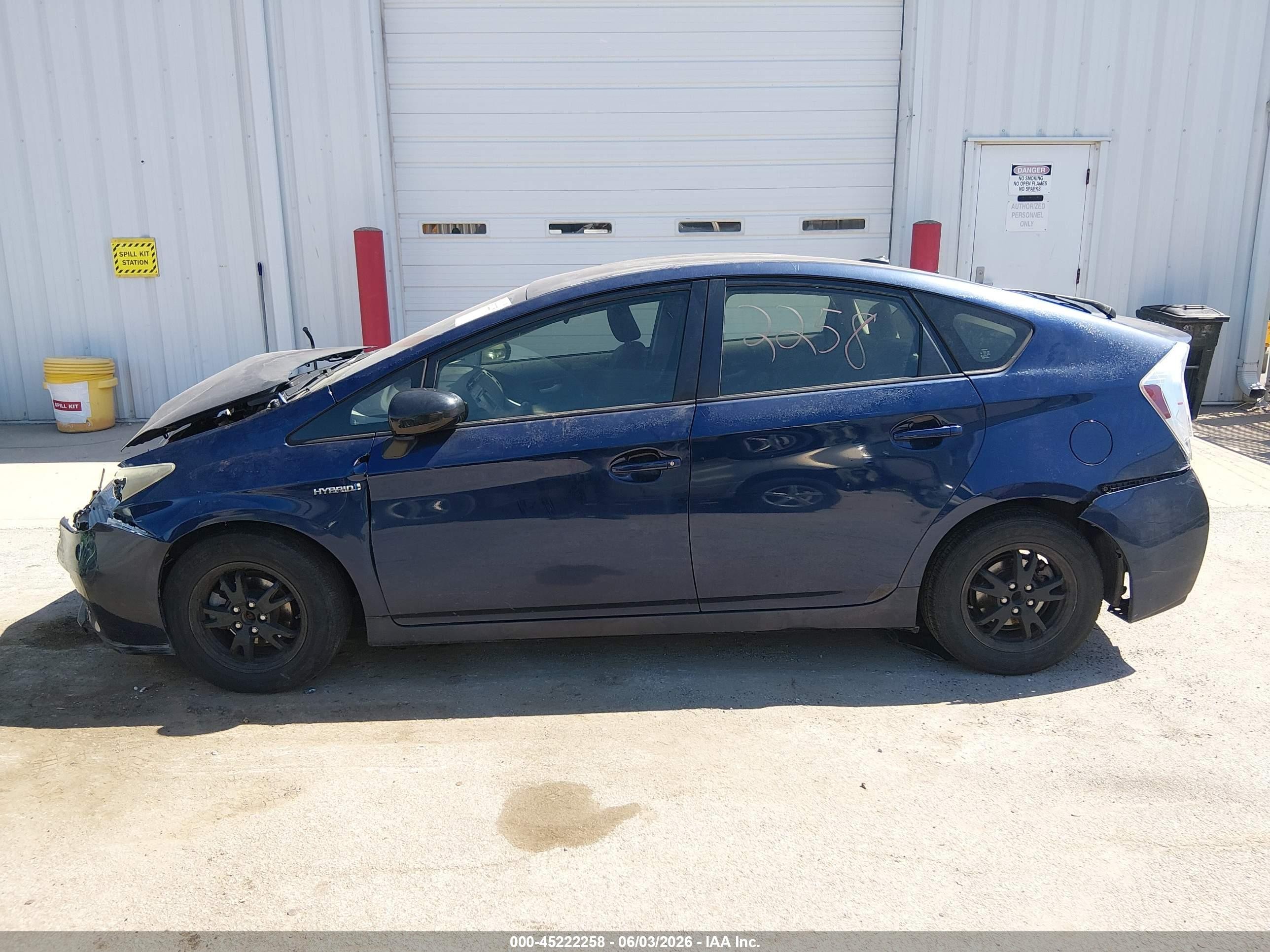2012 Toyota Prius Three Синий vin: JTDKN3DU6C1601243