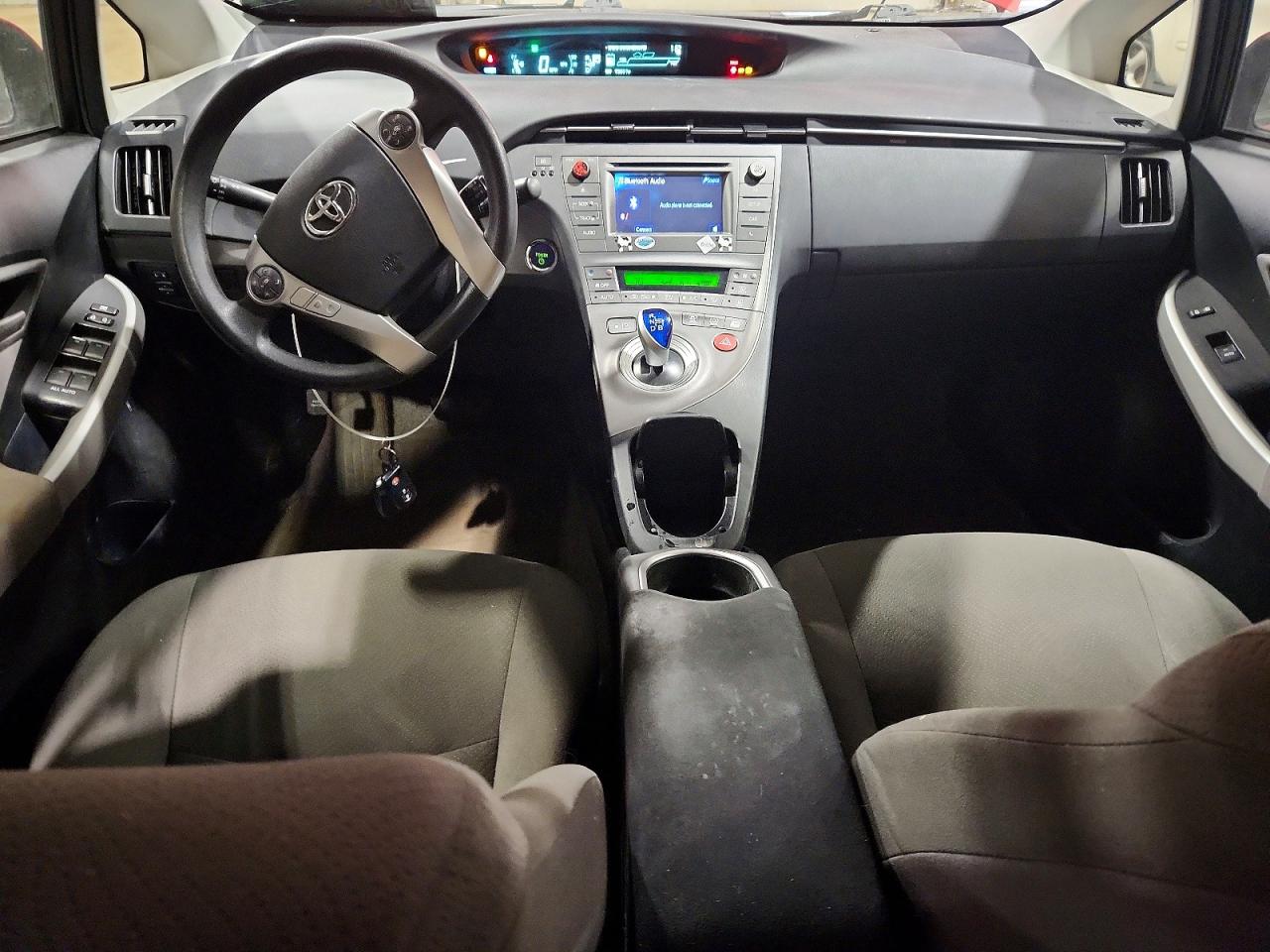 2012 Toyota Prius Two Красный vin: JTDKN3DU6C1610606
