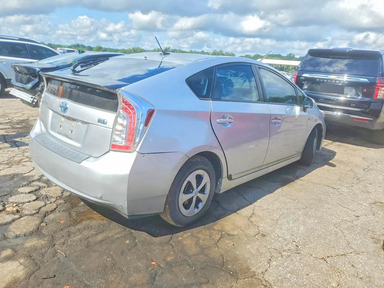 2012 Toyota Prius Three Silver vin: JTDKN3DU6C5393860