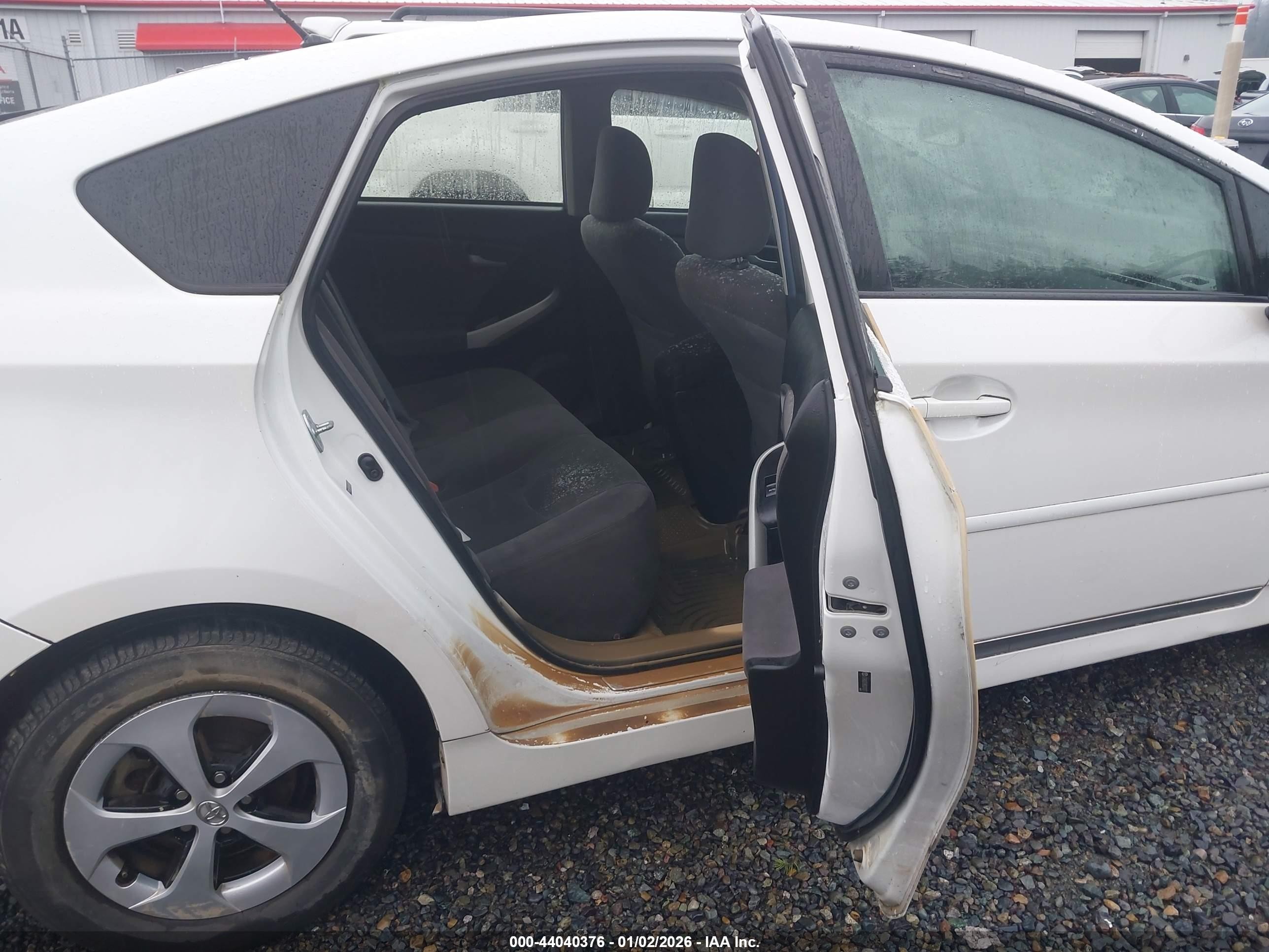 2012 Toyota Prius Two Белый vin: JTDKN3DU6C5437629