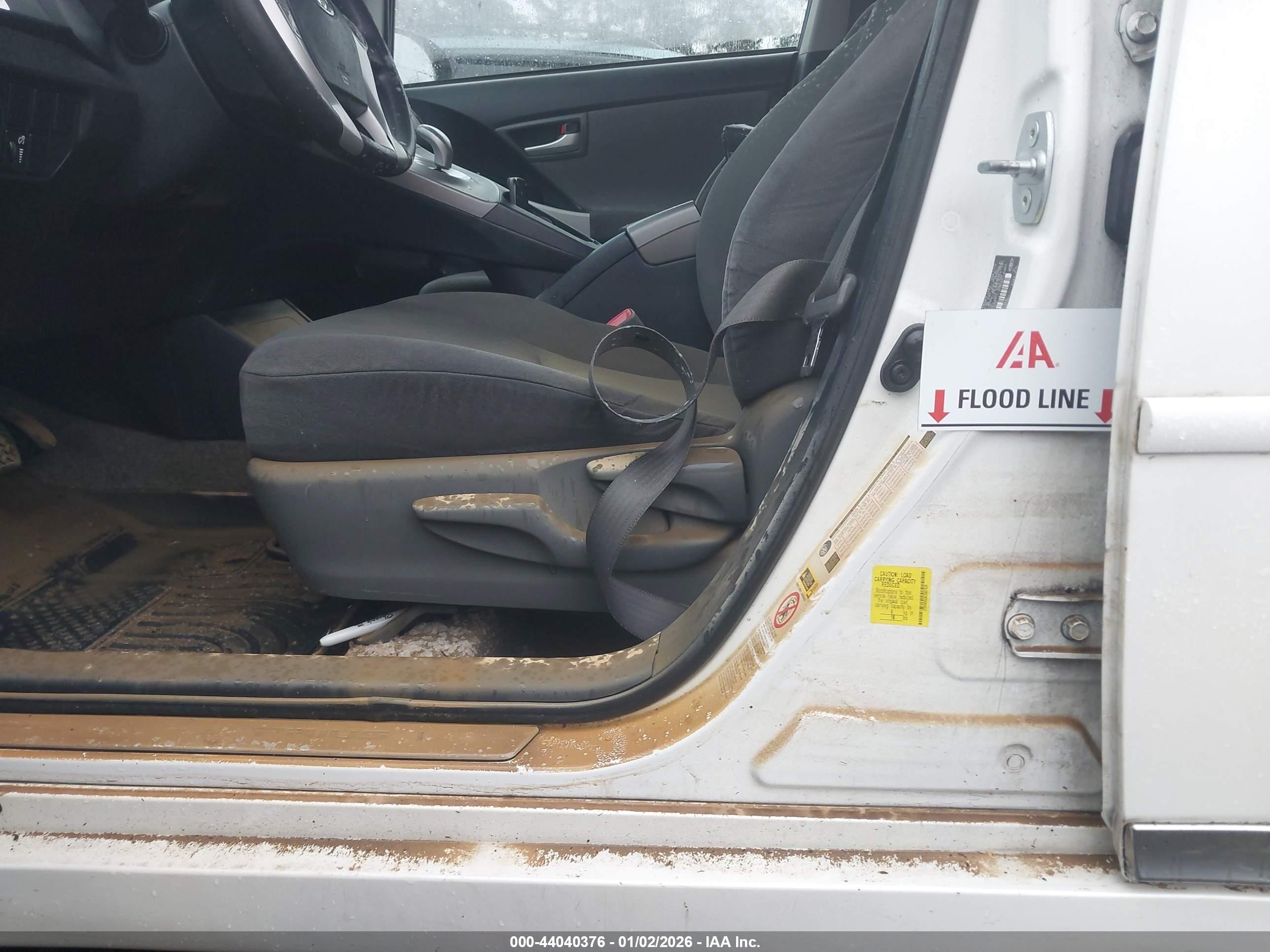 2012 Toyota Prius Two Белый vin: JTDKN3DU6C5437629