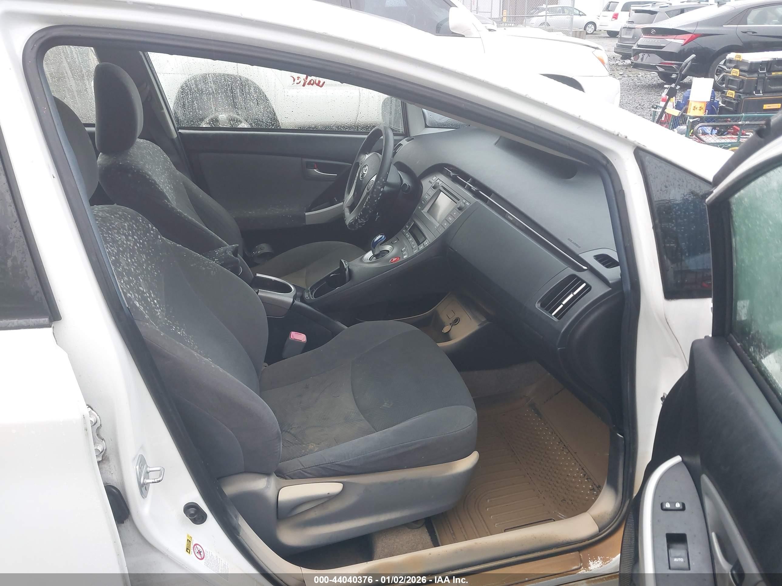 2012 Toyota Prius Two Белый vin: JTDKN3DU6C5437629