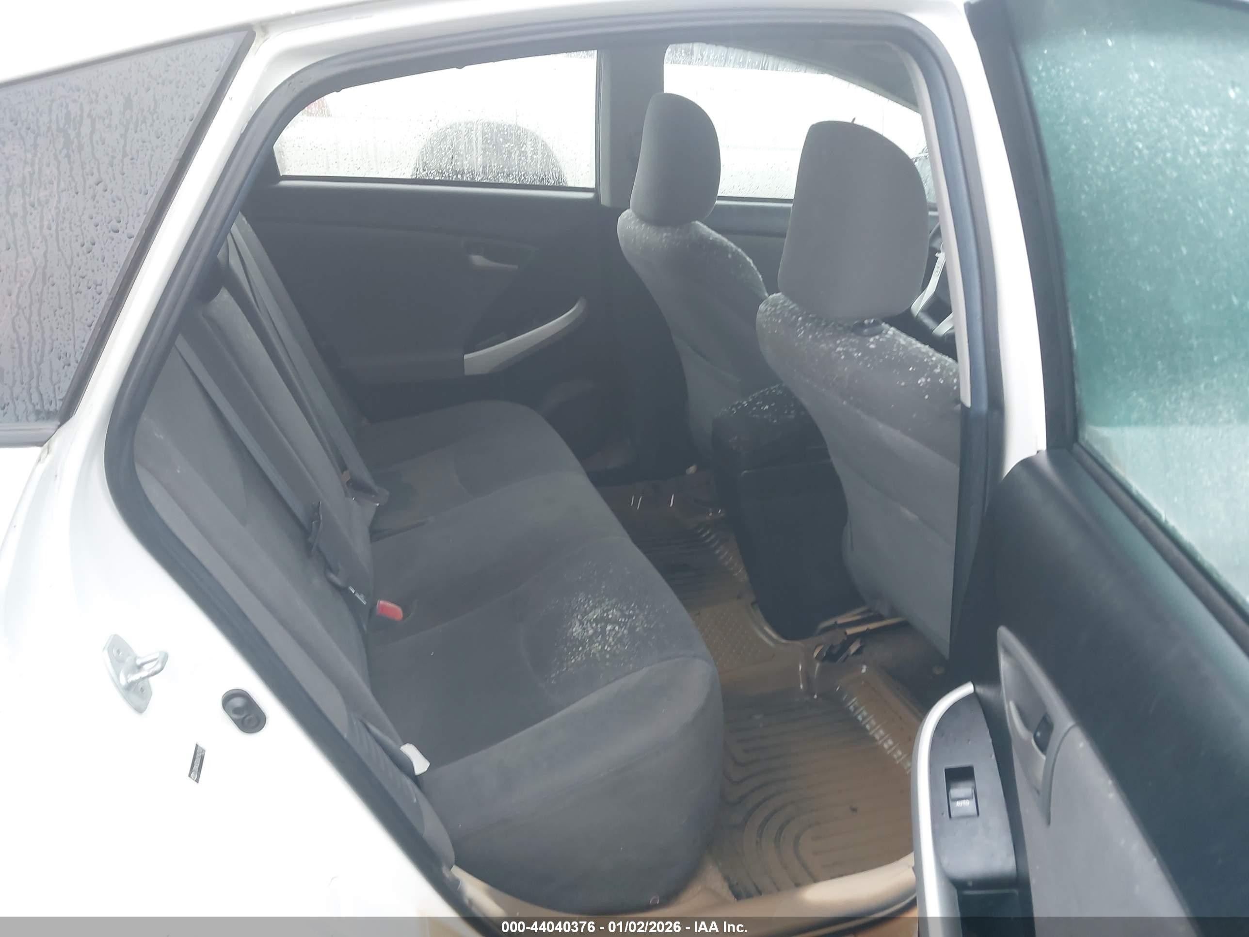 2012 Toyota Prius Two Белый vin: JTDKN3DU6C5437629