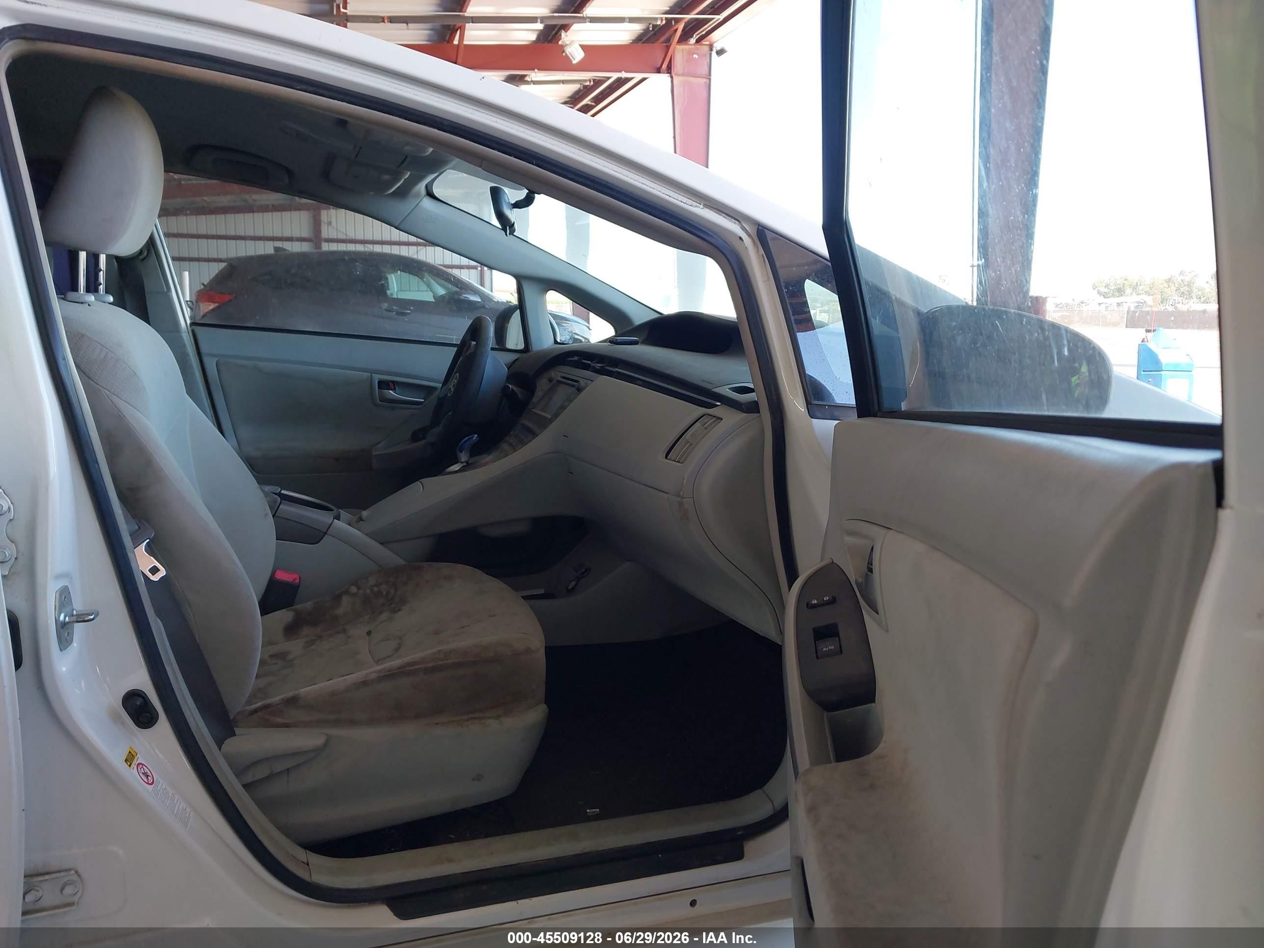 2012 Toyota Prius Two White vin: JTDKN3DU6C5483204