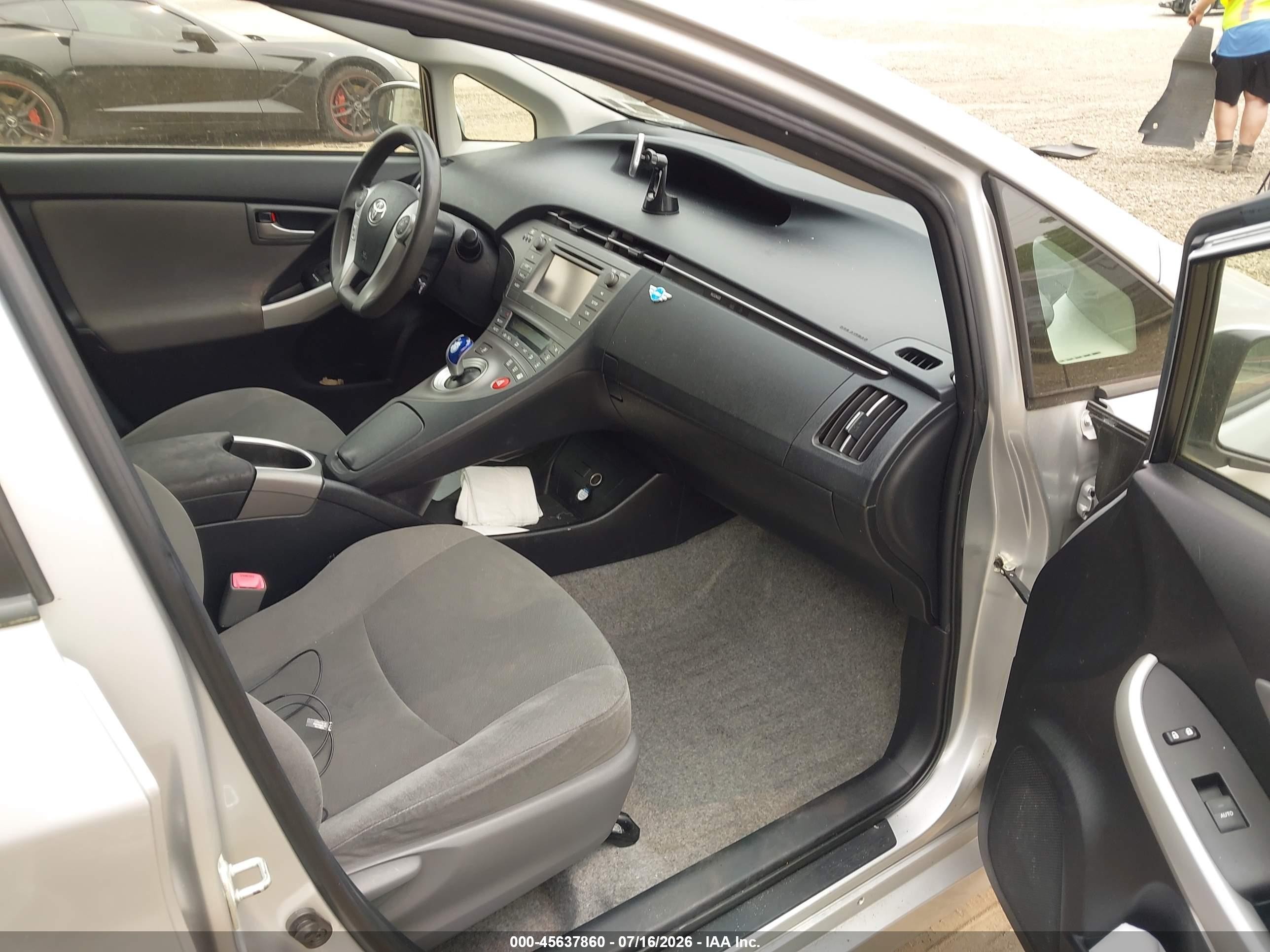 2013 Toyota Prius Two Серый vin: JTDKN3DU6D0345743