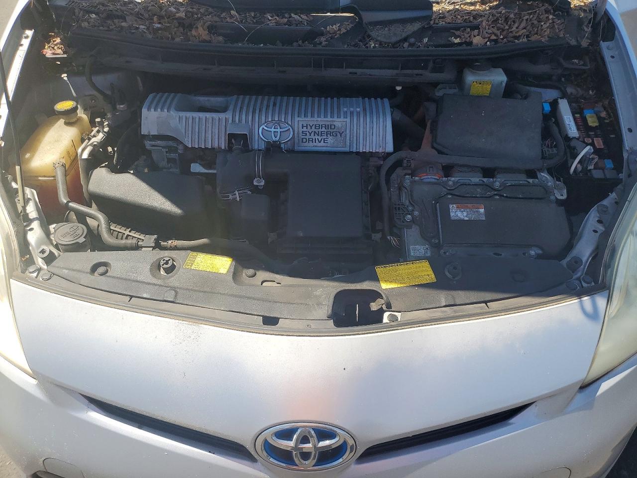2013 Toyota Prius Three Серебряный vin: JTDKN3DU6D0353468
