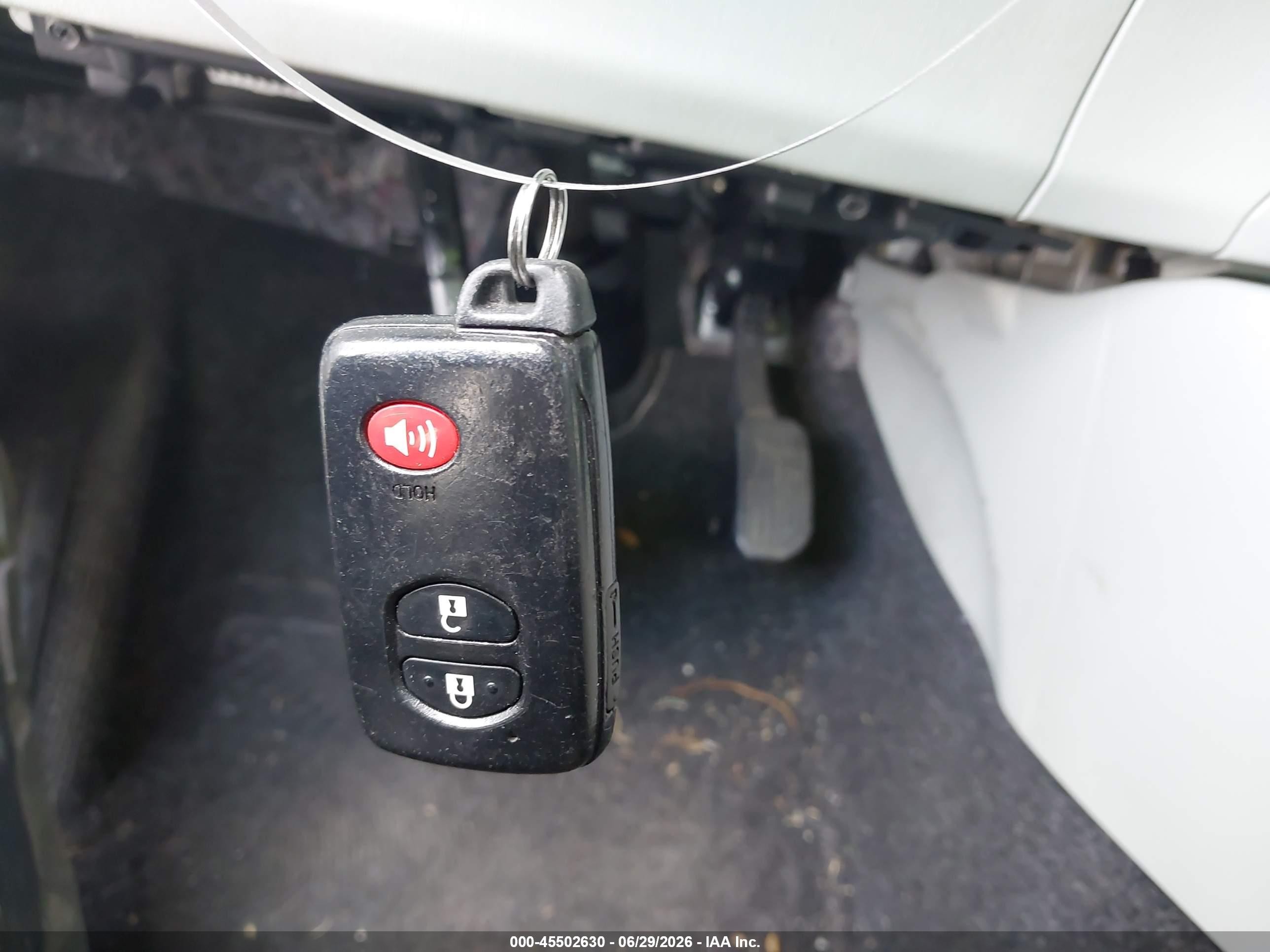 2013 Toyota Prius   White vin: JTDKN3DU6D1627424