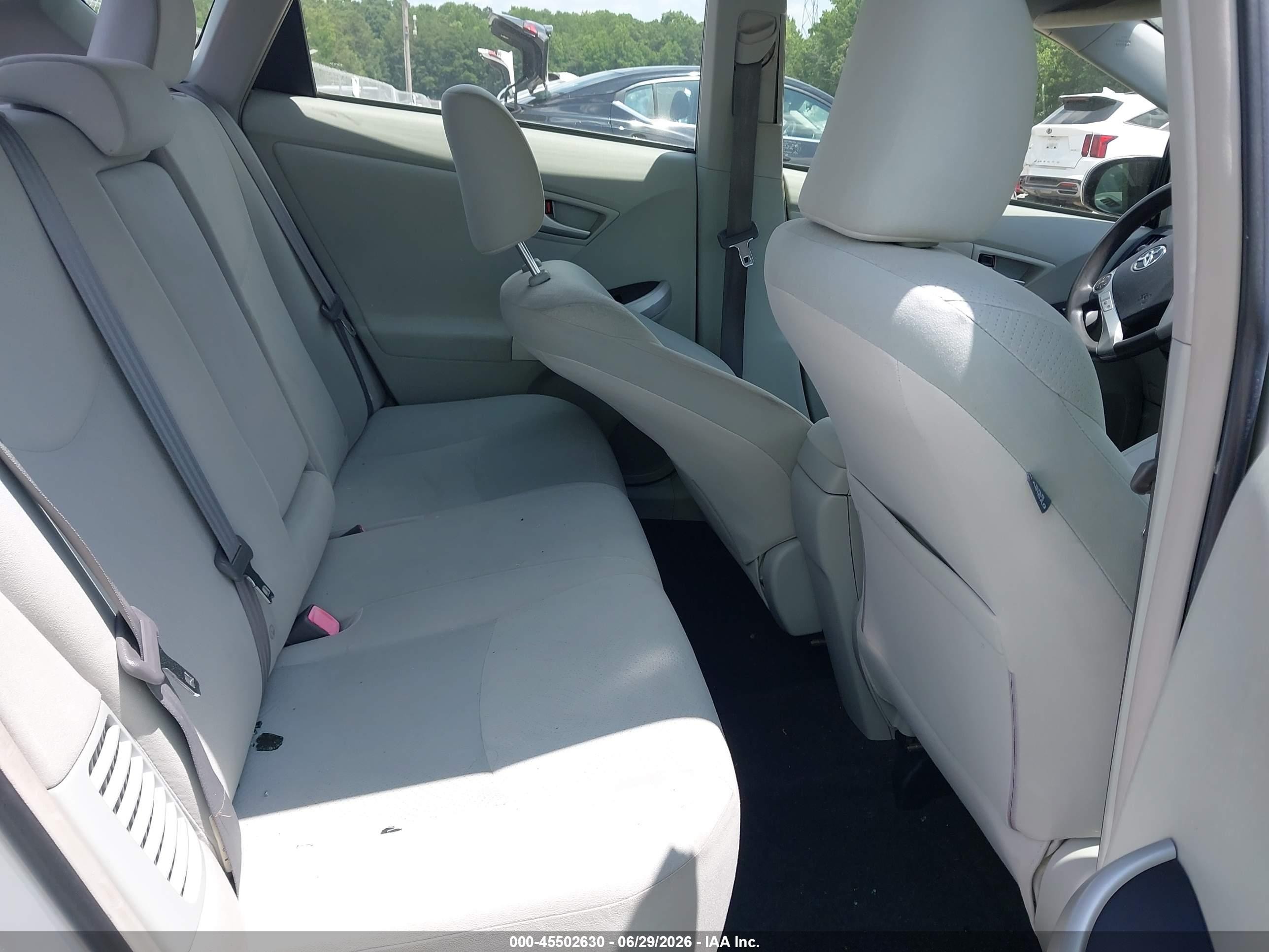 2013 Toyota Prius   White vin: JTDKN3DU6D1627424