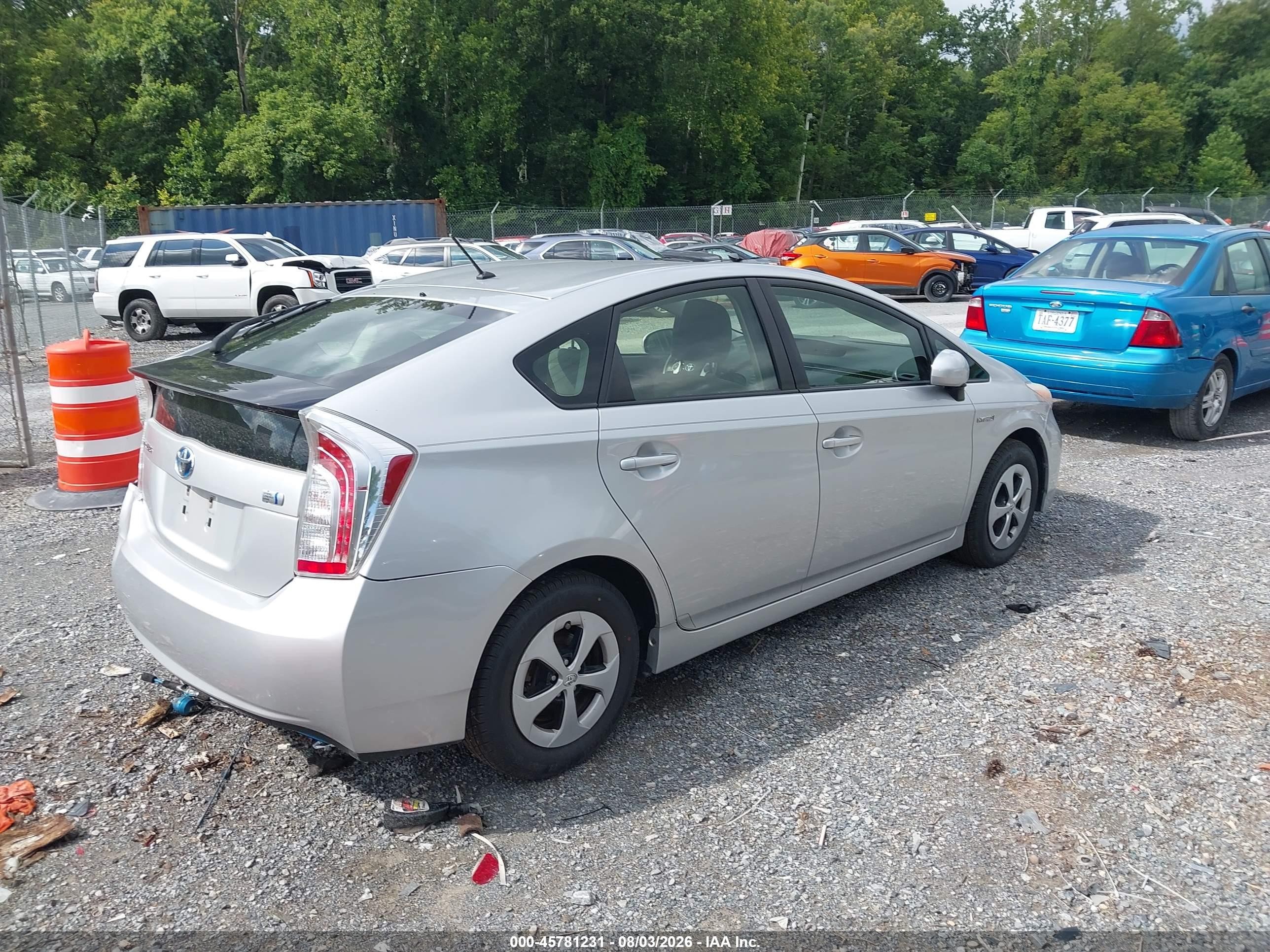 2013 Toyota Prius Two Серебряный vin: JTDKN3DU6D1683959