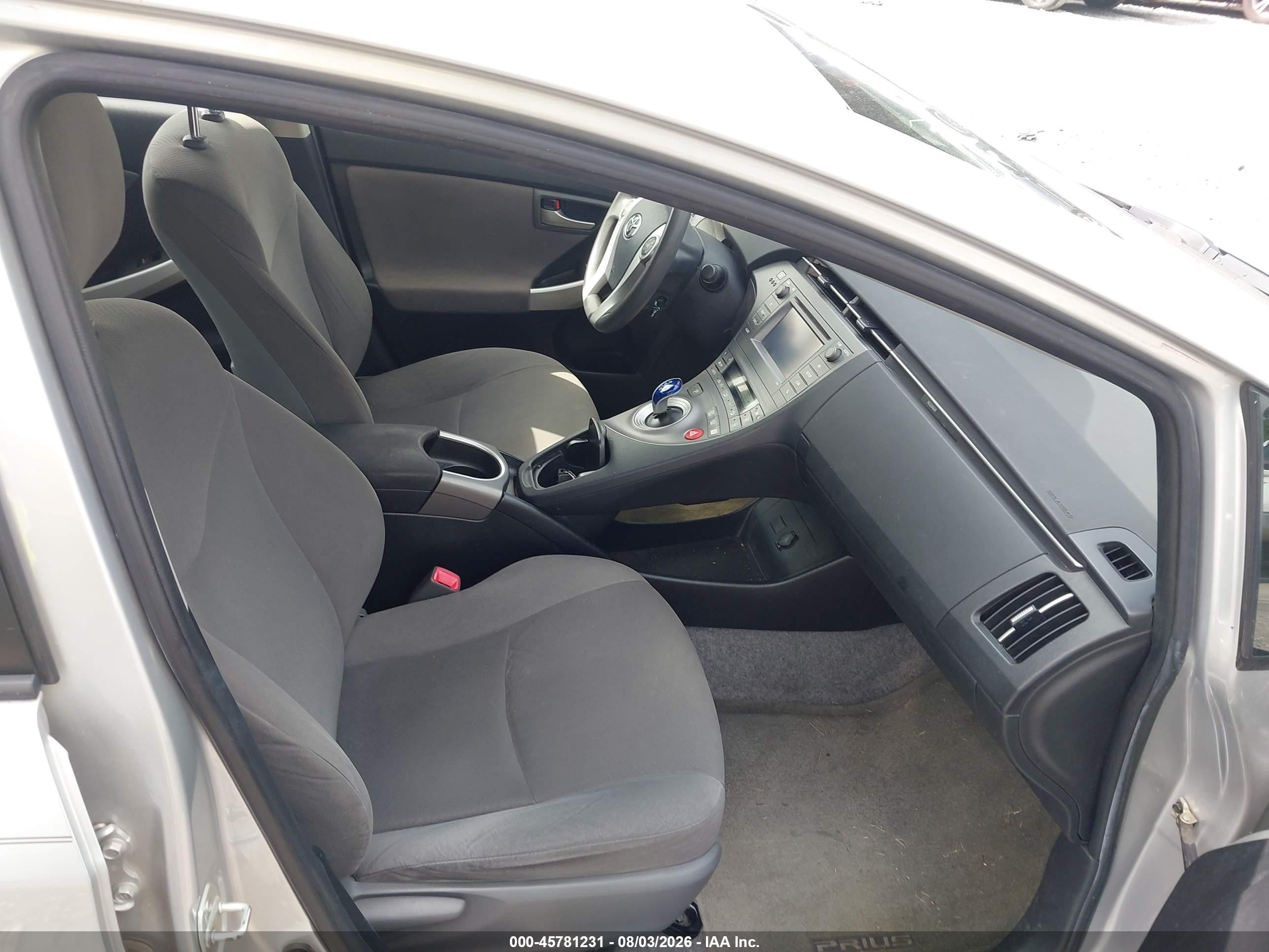 2013 Toyota Prius Two Серебряный vin: JTDKN3DU6D1683959