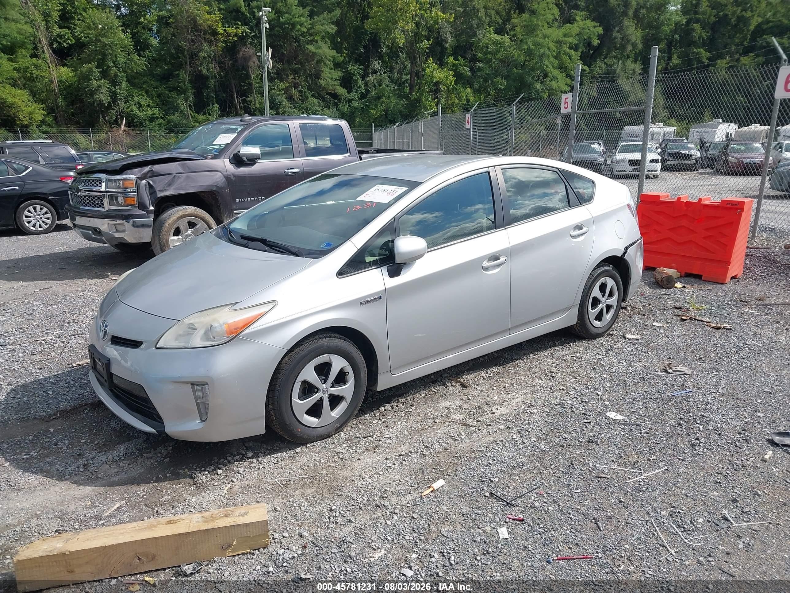 2013 Toyota Prius Two Серебряный vin: JTDKN3DU6D1683959
