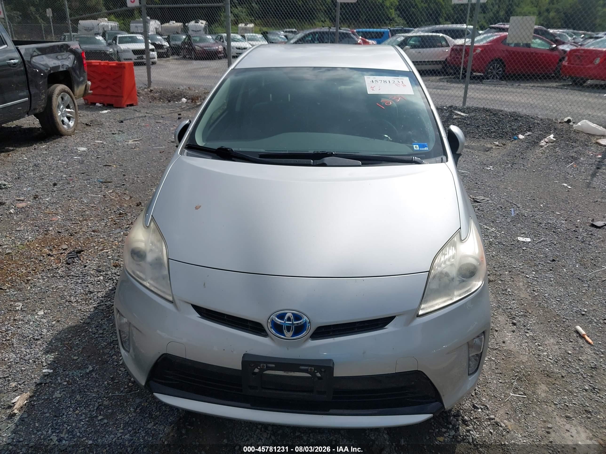 2013 Toyota Prius Two Серебряный vin: JTDKN3DU6D1683959