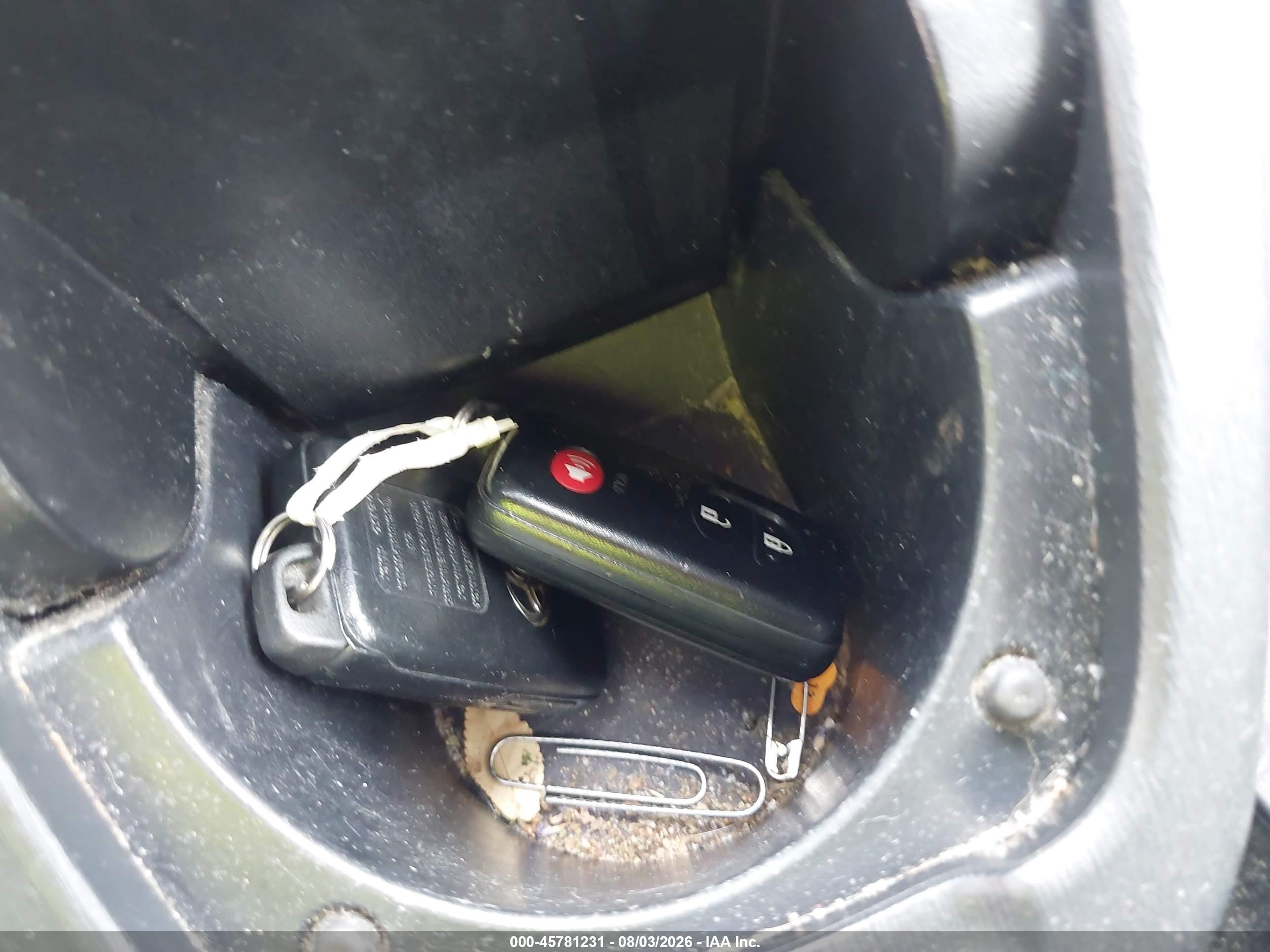 2013 Toyota Prius Two Серебряный vin: JTDKN3DU6D1683959