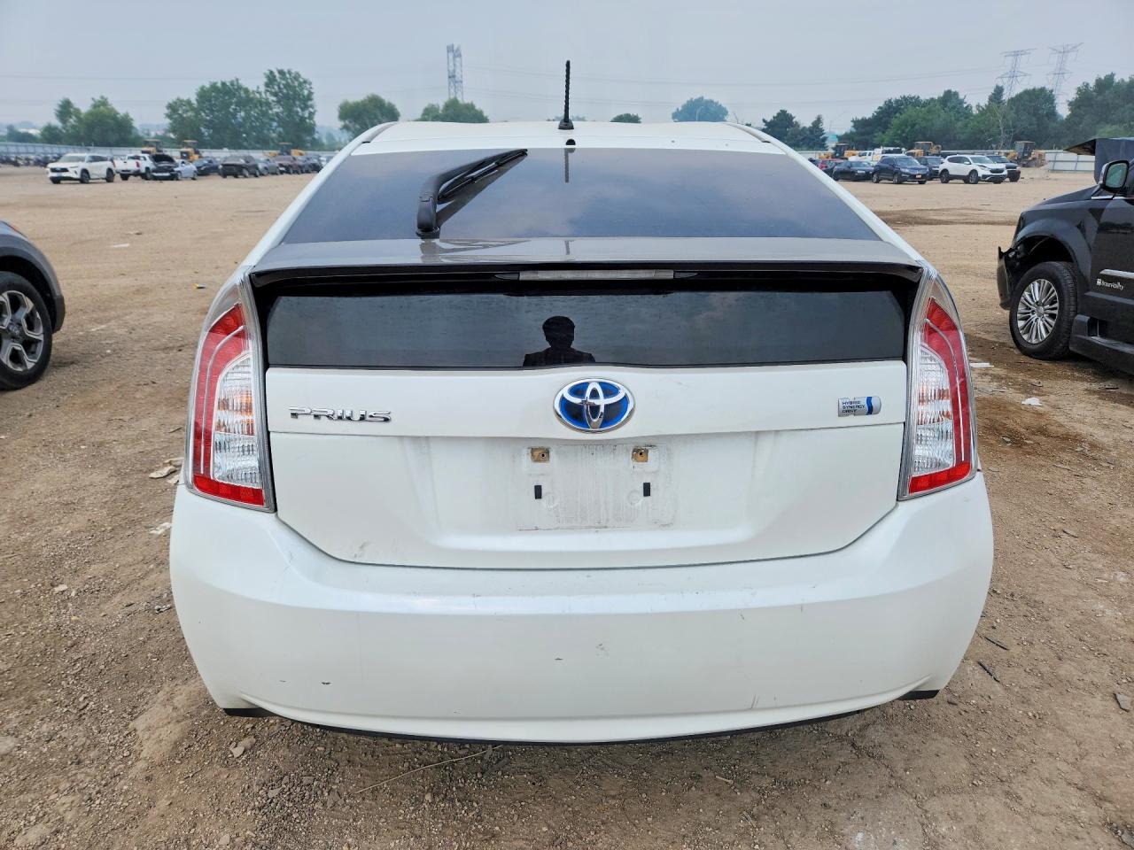2013 Toyota Prius Two White vin: JTDKN3DU6D1686439