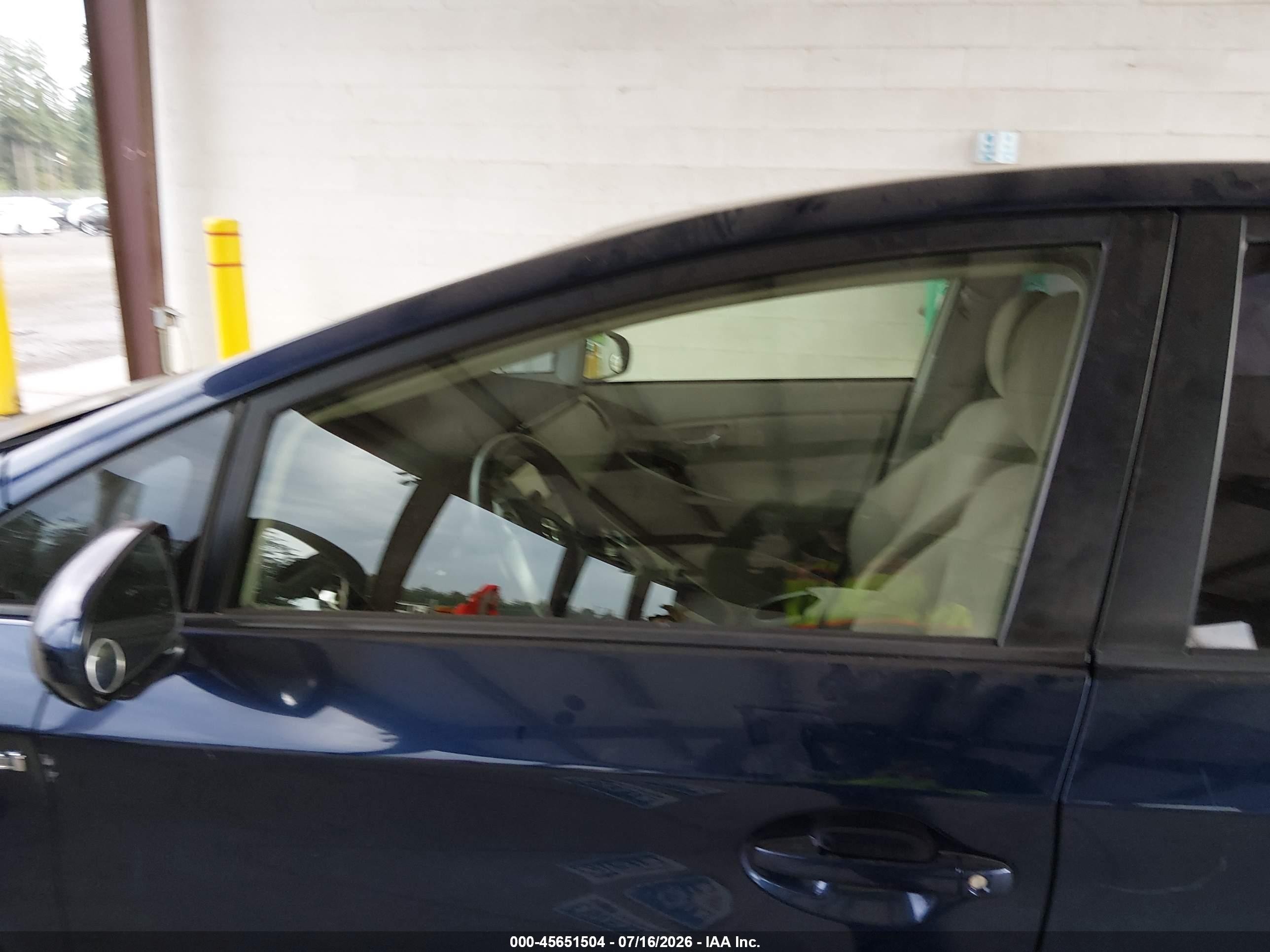 2013 Toyota Prius Three Blue vin: JTDKN3DU6D1716636