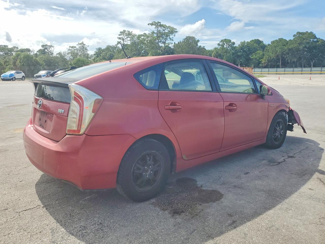 2013 Toyota Prius Two Красный vin: JTDKN3DU6D1726292