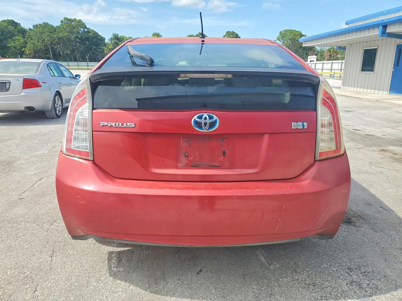 2013 Toyota Prius Two Красный vin: JTDKN3DU6D1726292