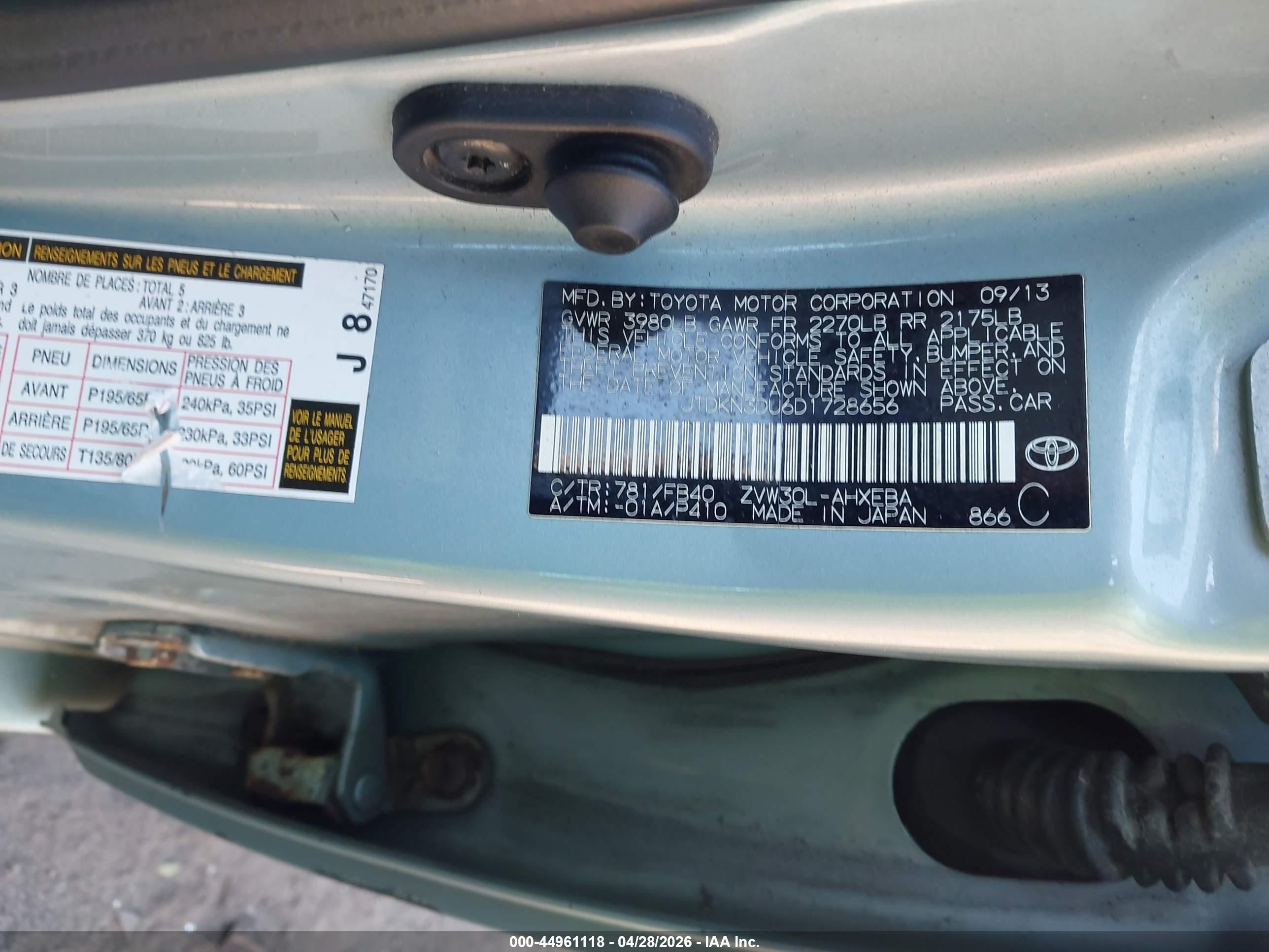 2013 Toyota Prius Two Зеленый vin: JTDKN3DU6D1728656