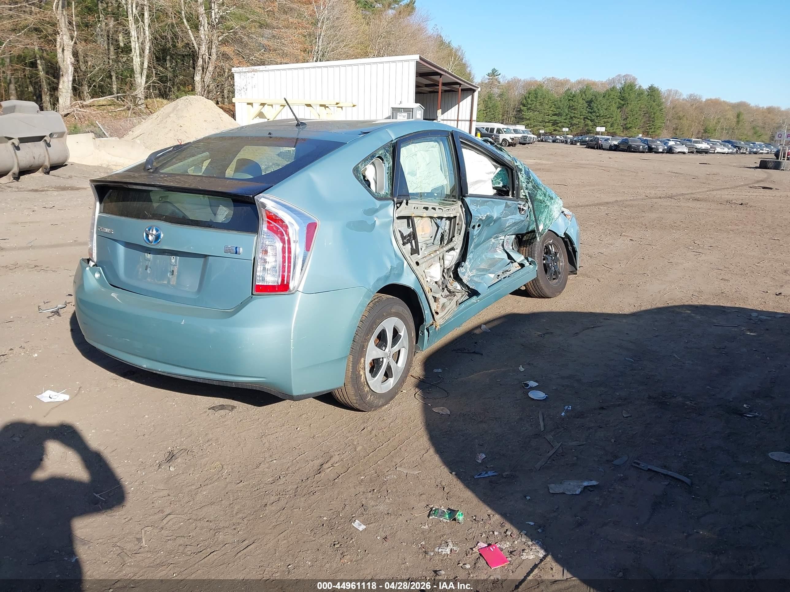 2013 Toyota Prius Two Зеленый vin: JTDKN3DU6D1728656