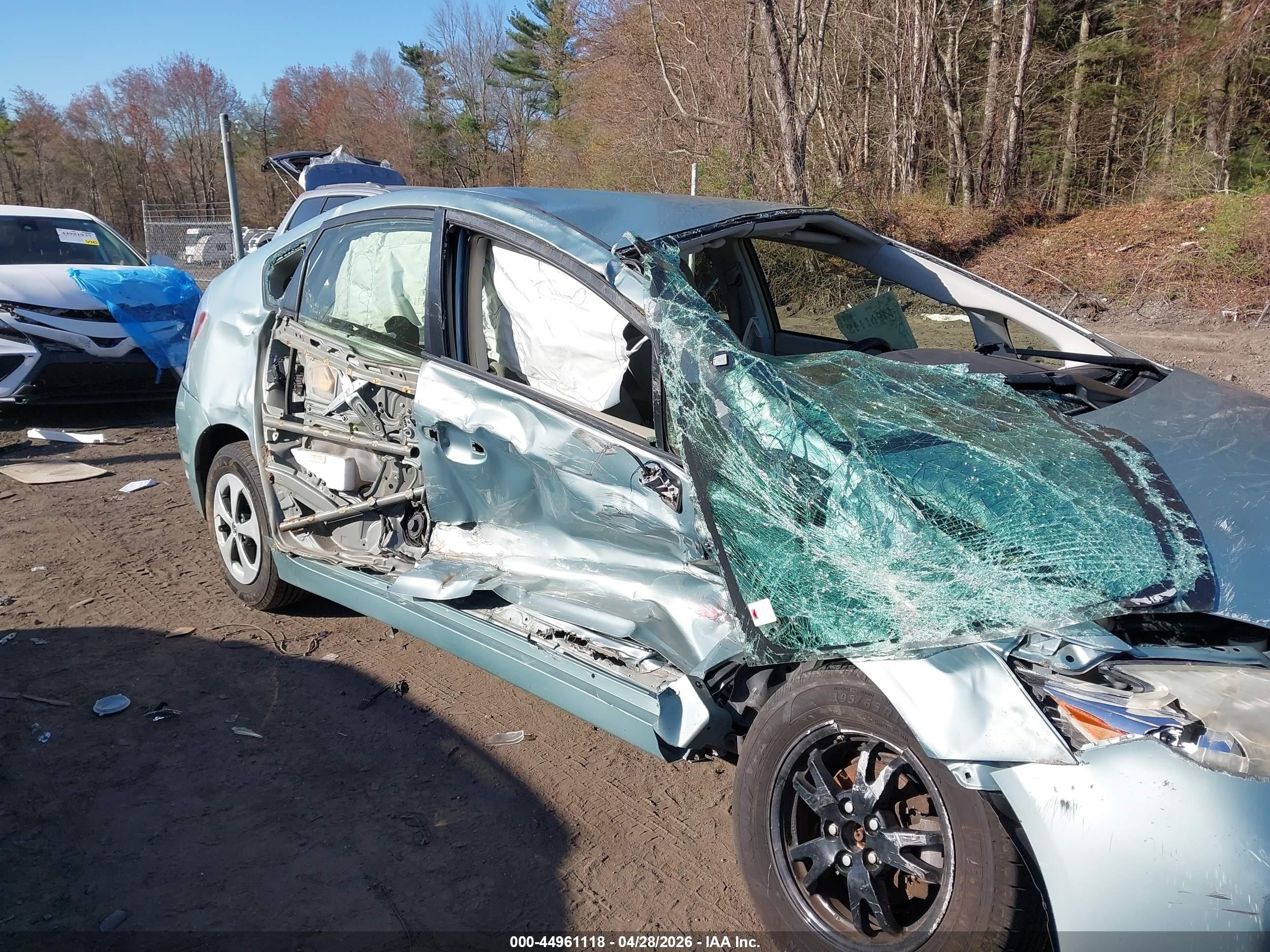 2013 Toyota Prius Two Зеленый vin: JTDKN3DU6D1728656
