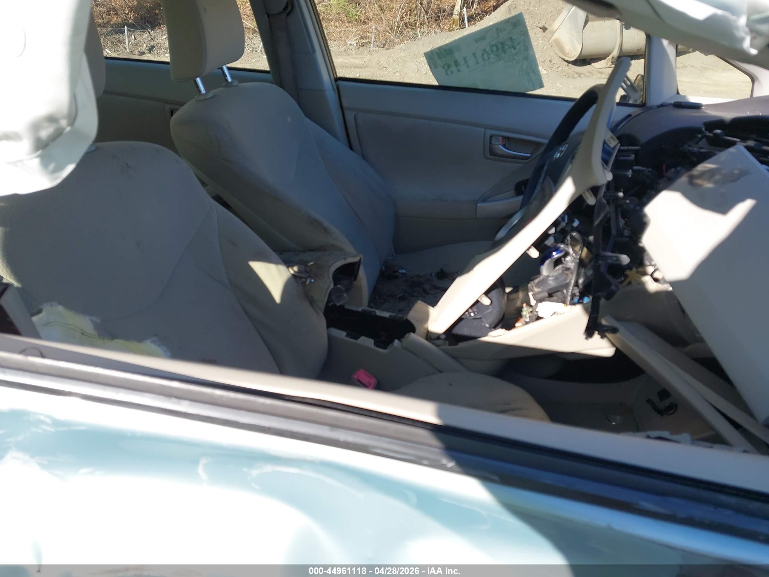 2013 Toyota Prius Two Зеленый vin: JTDKN3DU6D1728656