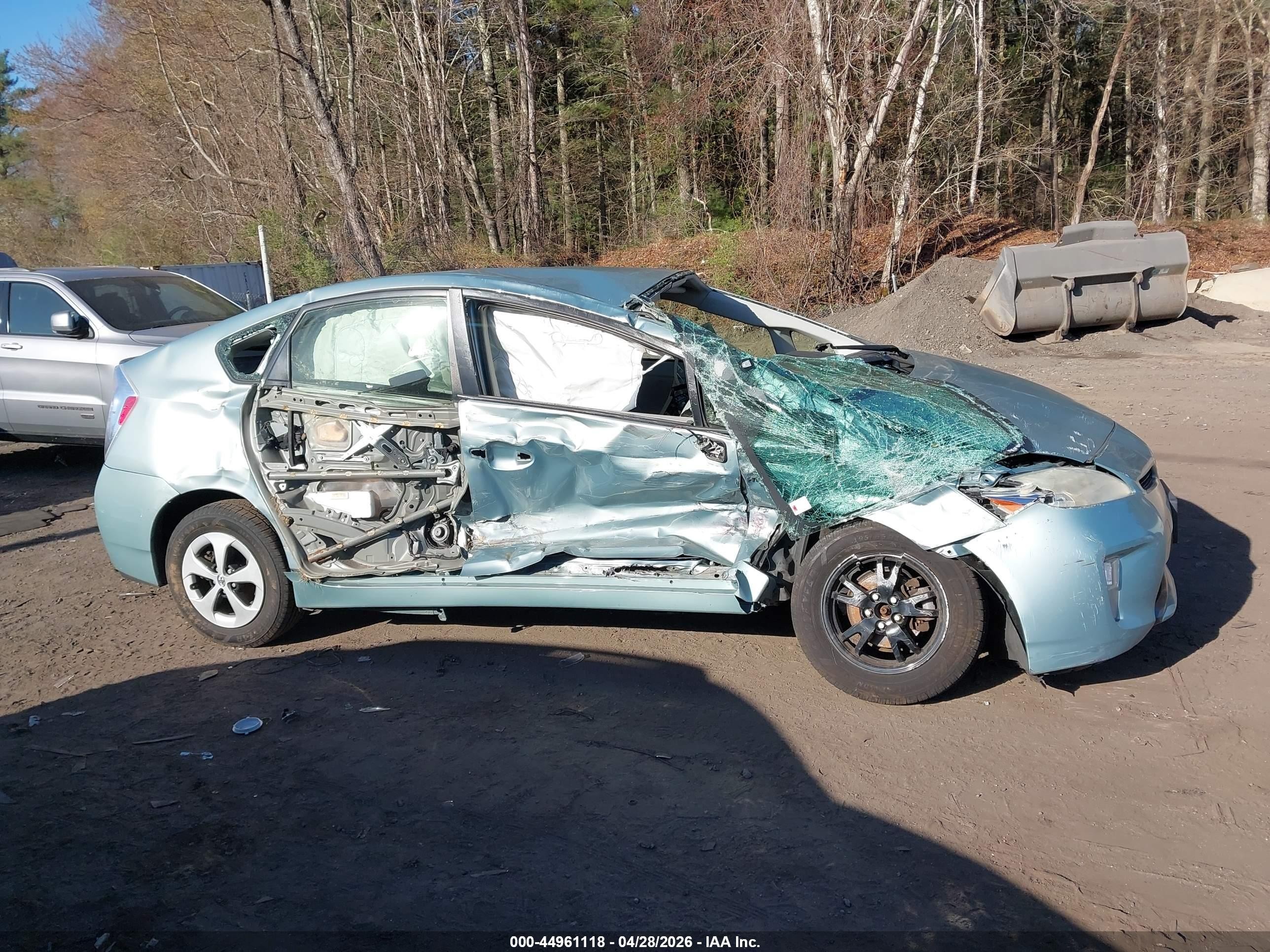 2013 Toyota Prius Two Зеленый vin: JTDKN3DU6D1728656