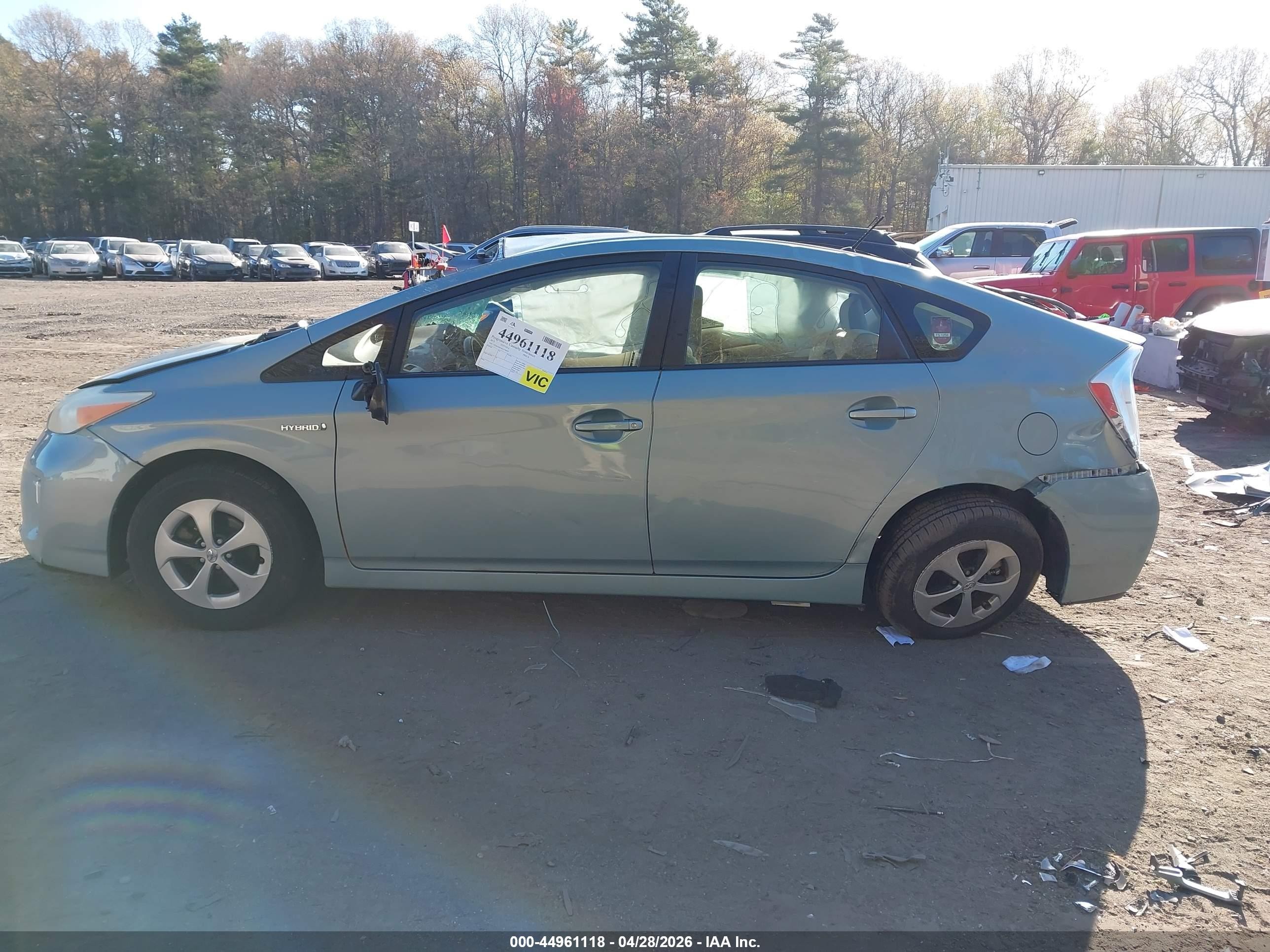 2013 Toyota Prius Two Зеленый vin: JTDKN3DU6D1728656