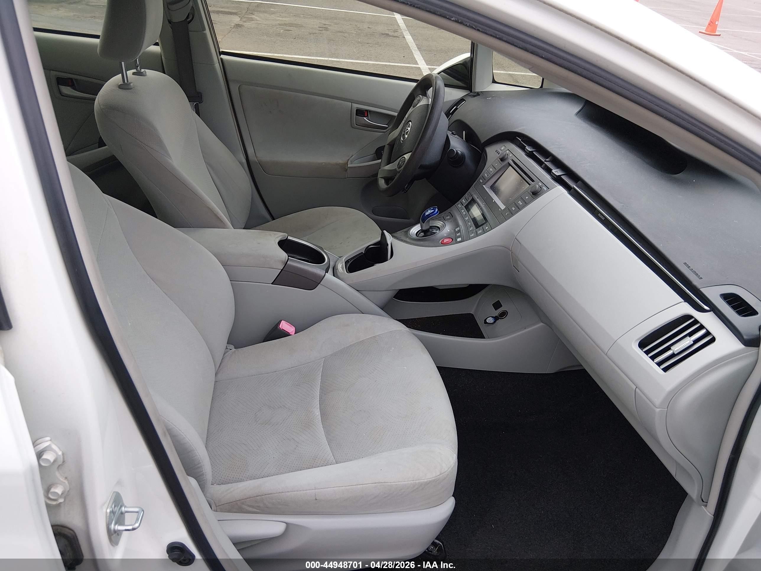 2013 Toyota Prius Two Белый vin: JTDKN3DU6D5588164