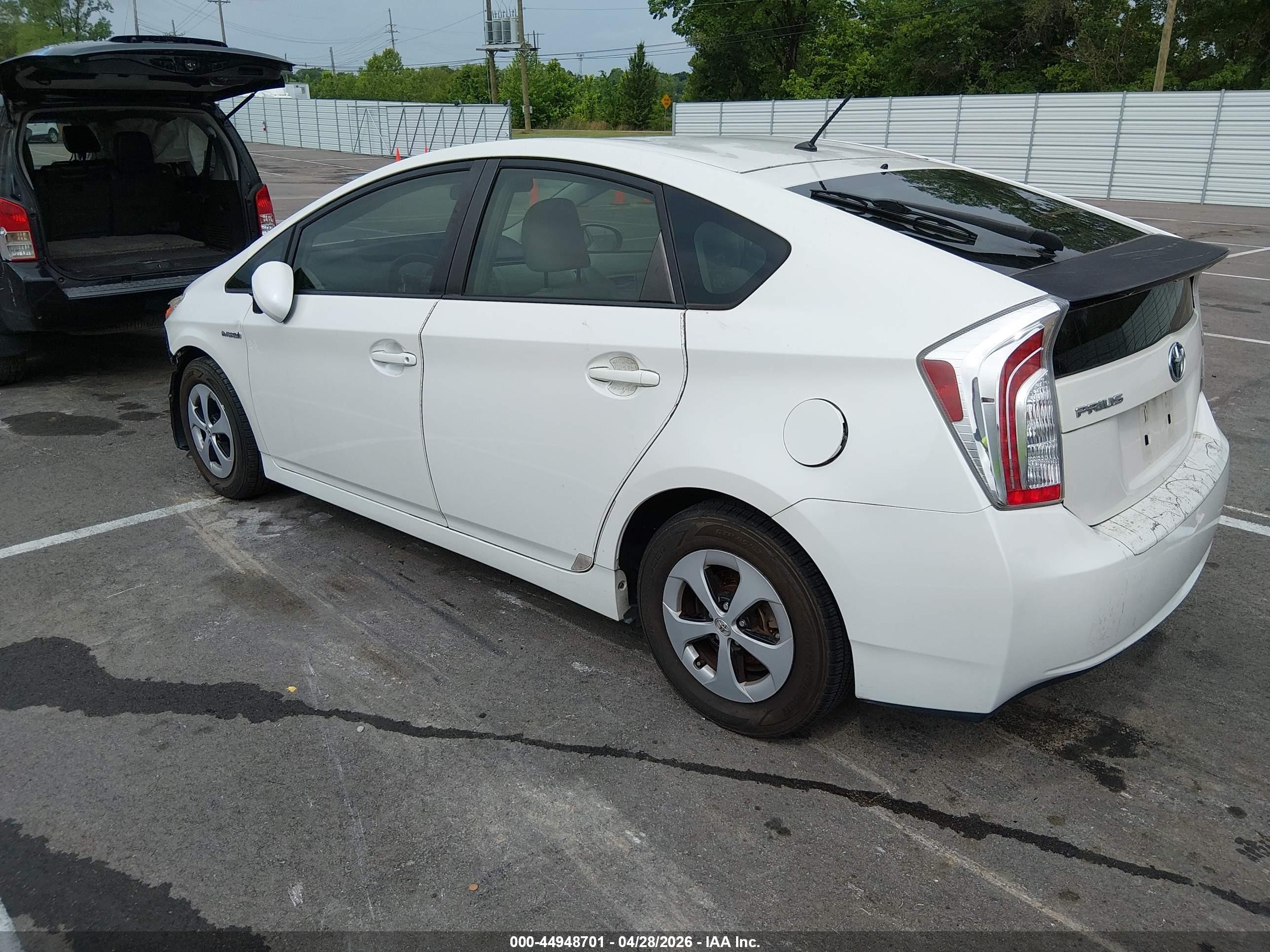 2013 Toyota Prius Two Белый vin: JTDKN3DU6D5588164