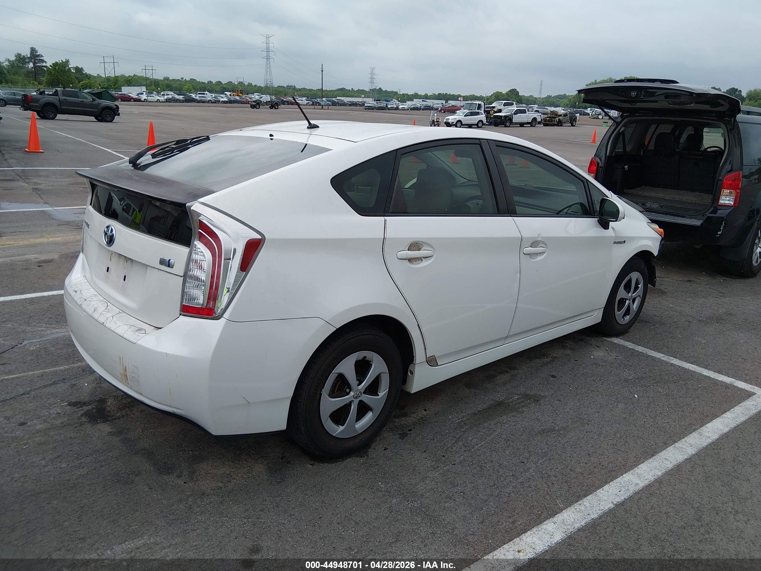 2013 Toyota Prius Two Белый vin: JTDKN3DU6D5588164