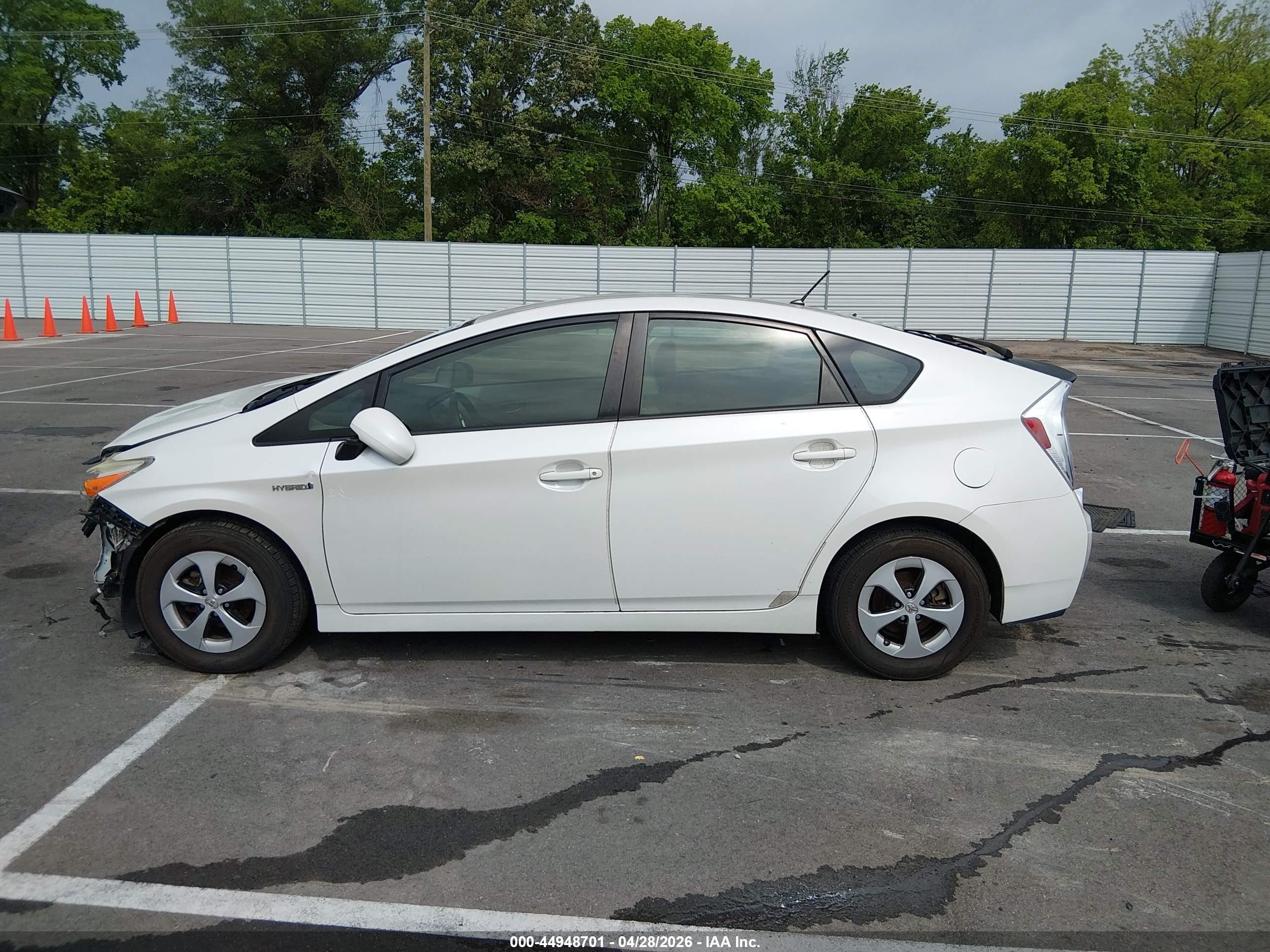 2013 Toyota Prius Two Белый vin: JTDKN3DU6D5588164
