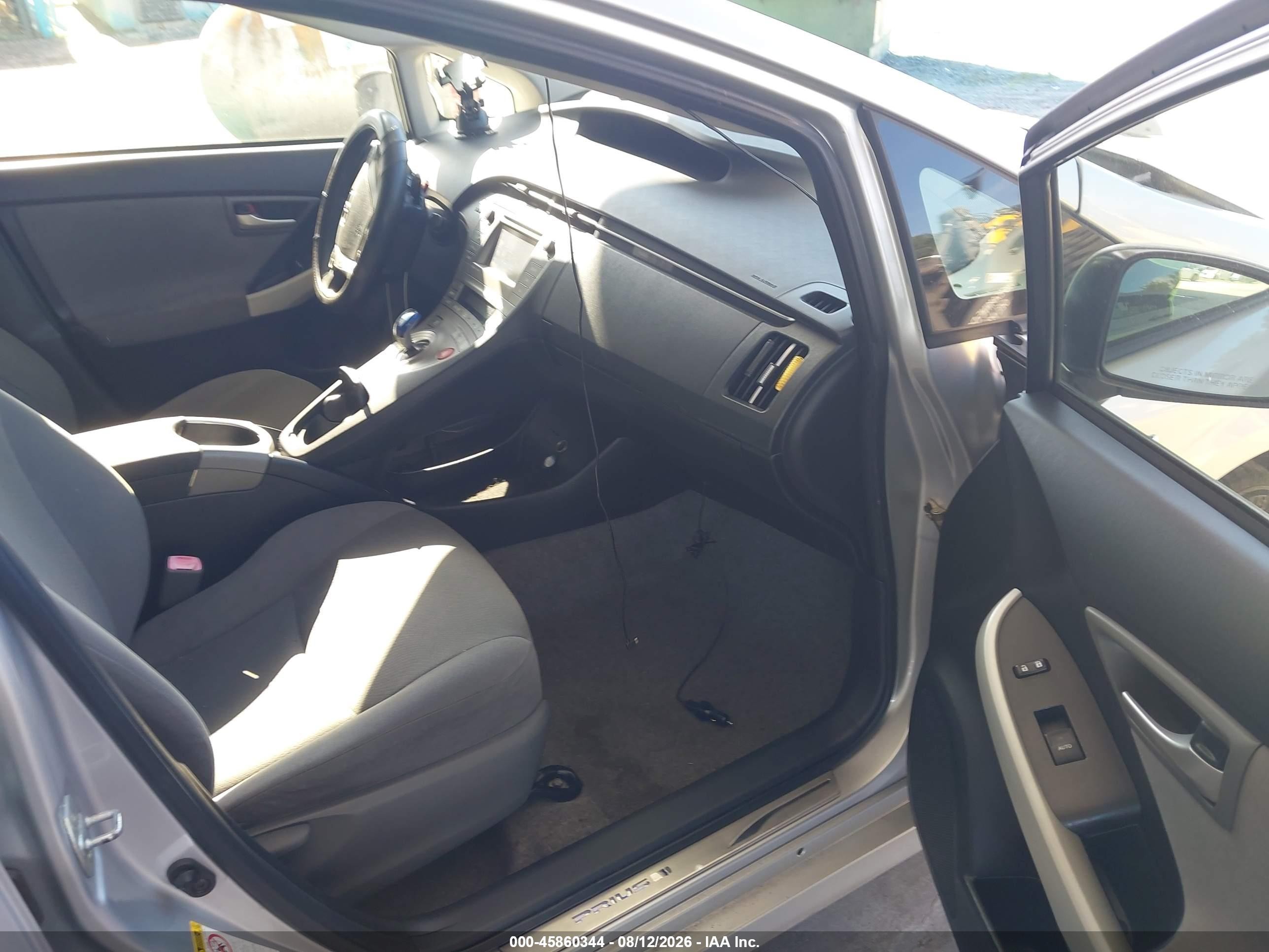 2013 Toyota Prius Three Silver vin: JTDKN3DU6D5598564