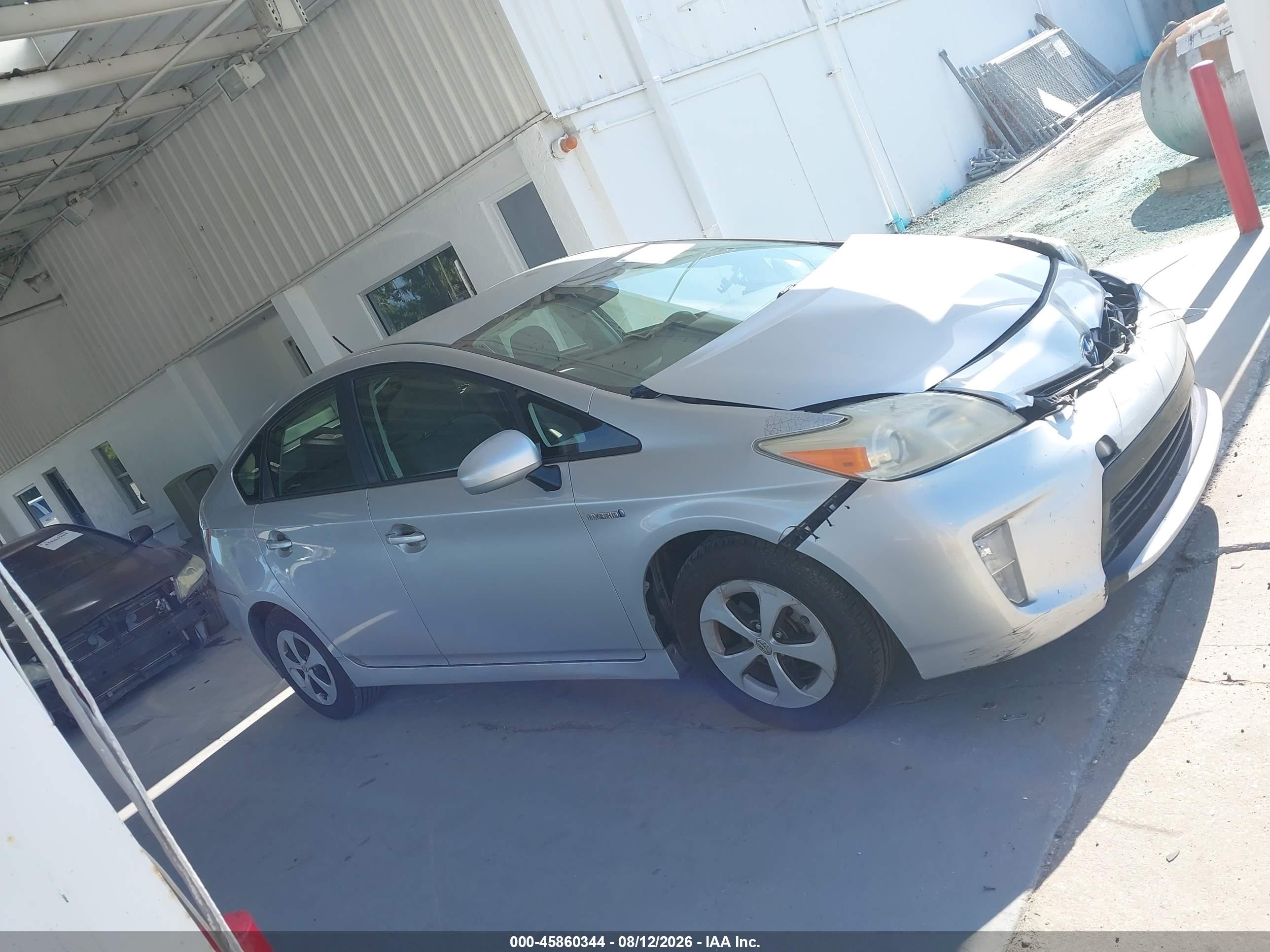 2013 Toyota Prius Three Silver vin: JTDKN3DU6D5598564