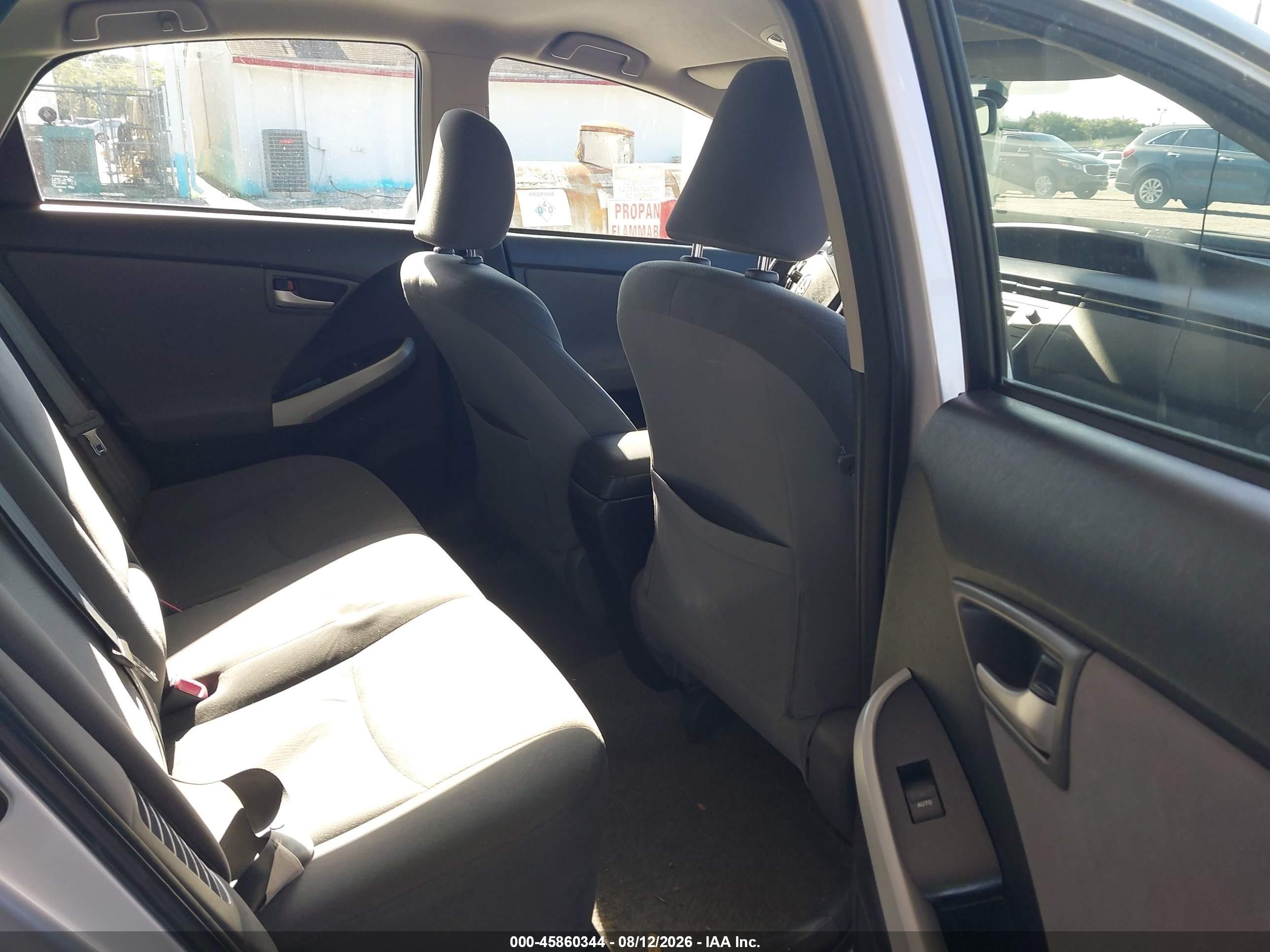 2013 Toyota Prius Three Silver vin: JTDKN3DU6D5598564