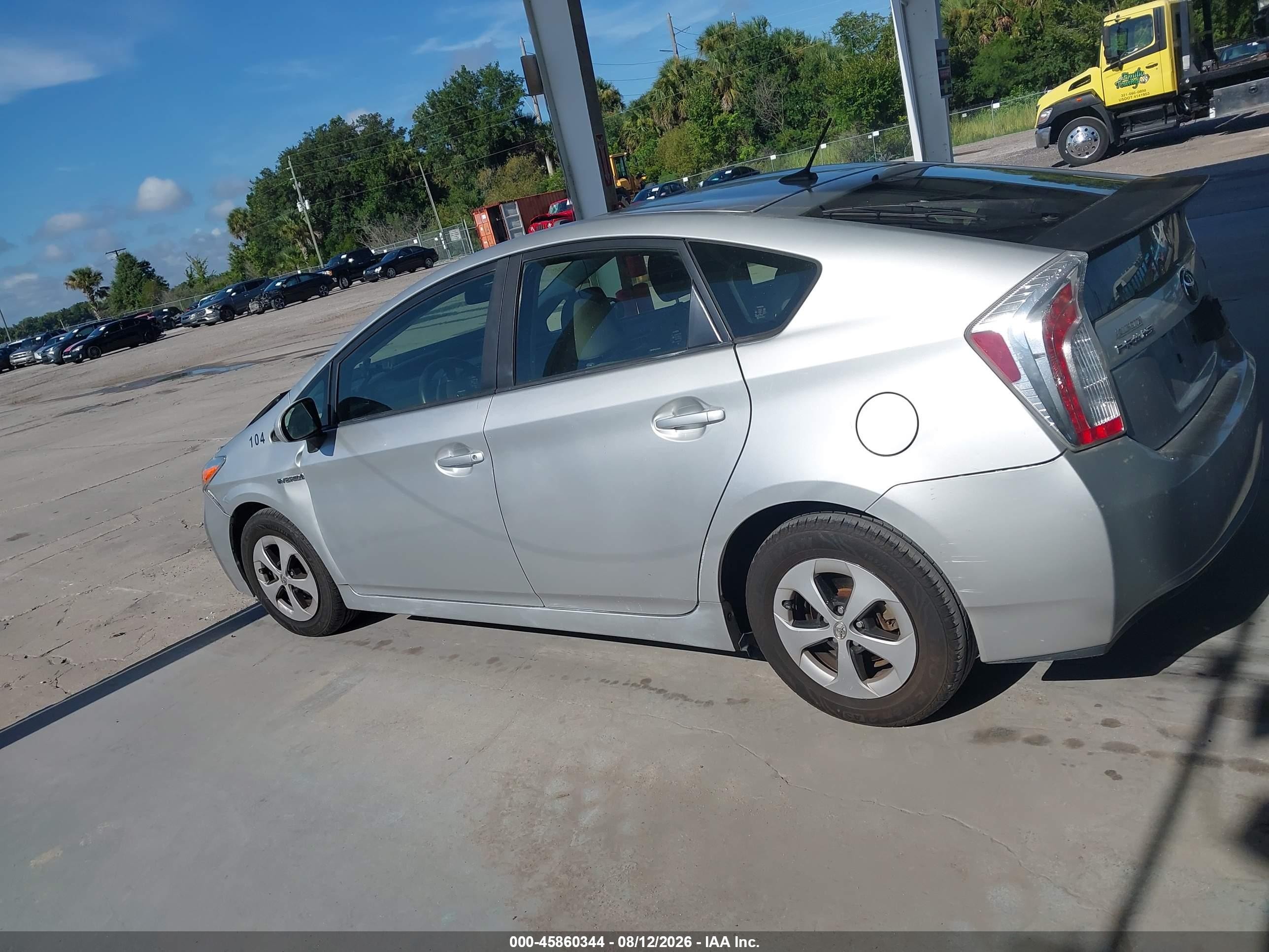 2013 Toyota Prius Three Silver vin: JTDKN3DU6D5598564