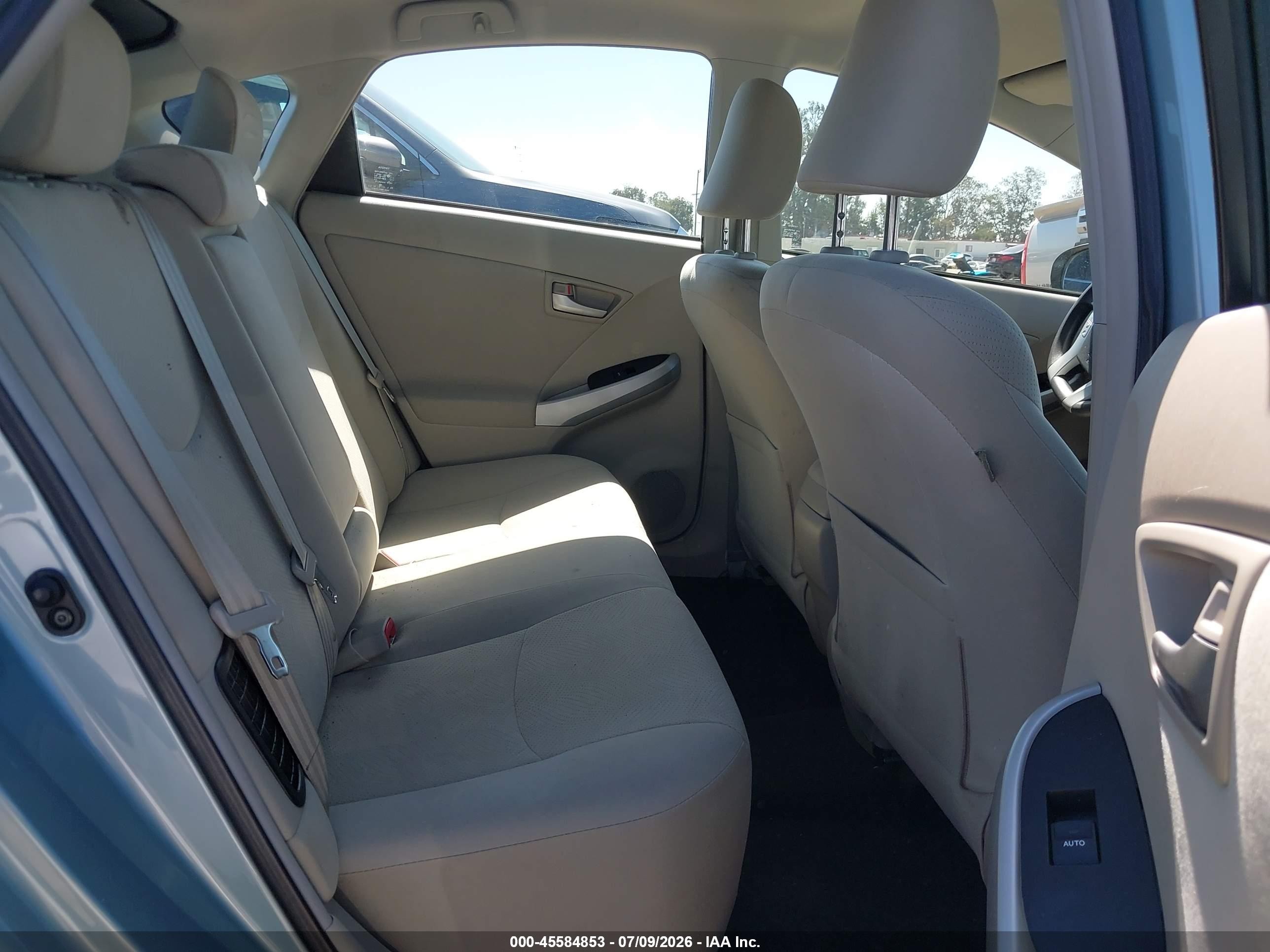 2013 Toyota Prius Three Green vin: JTDKN3DU6D5608316