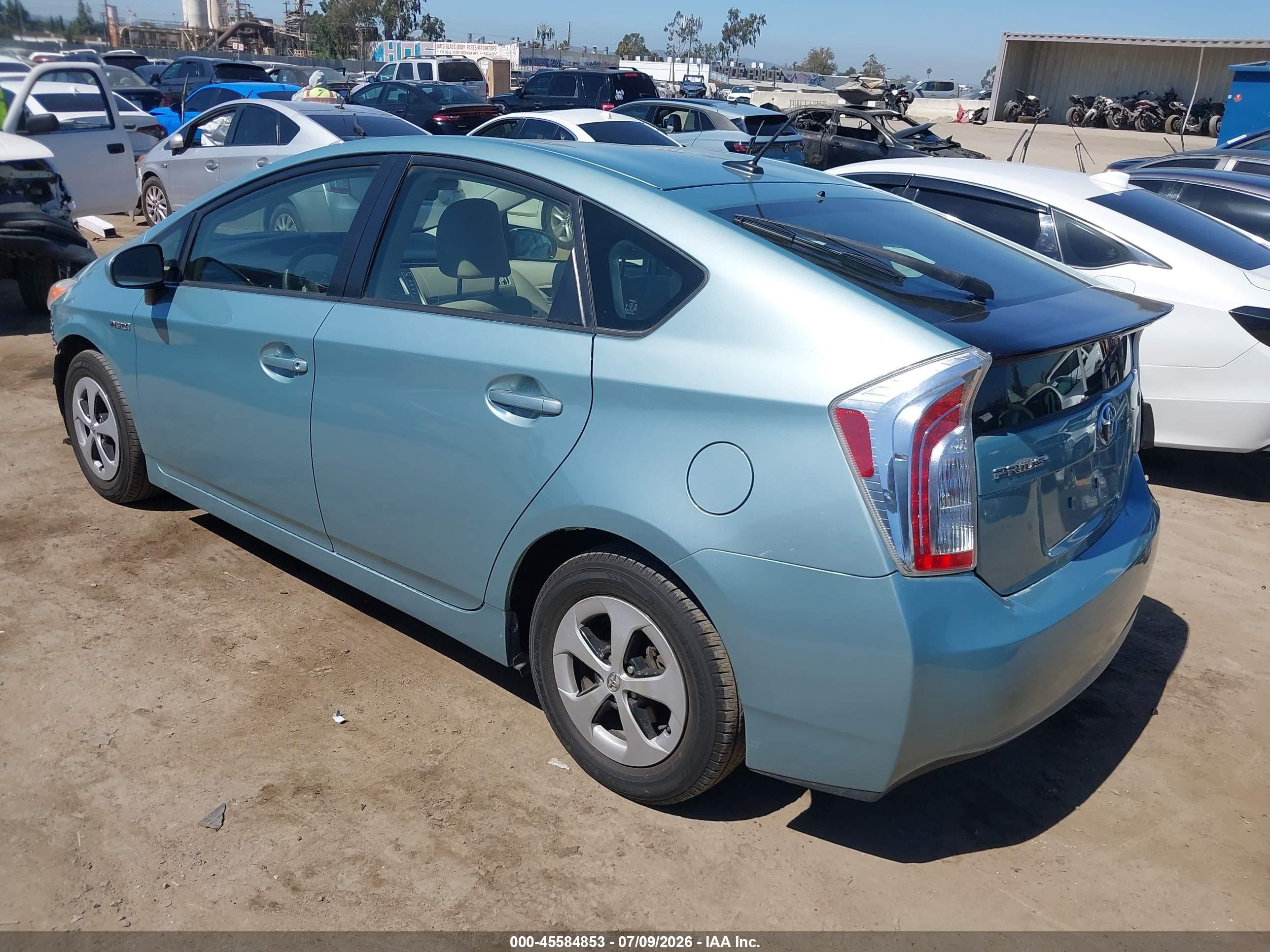 2013 Toyota Prius Three Green vin: JTDKN3DU6D5608316