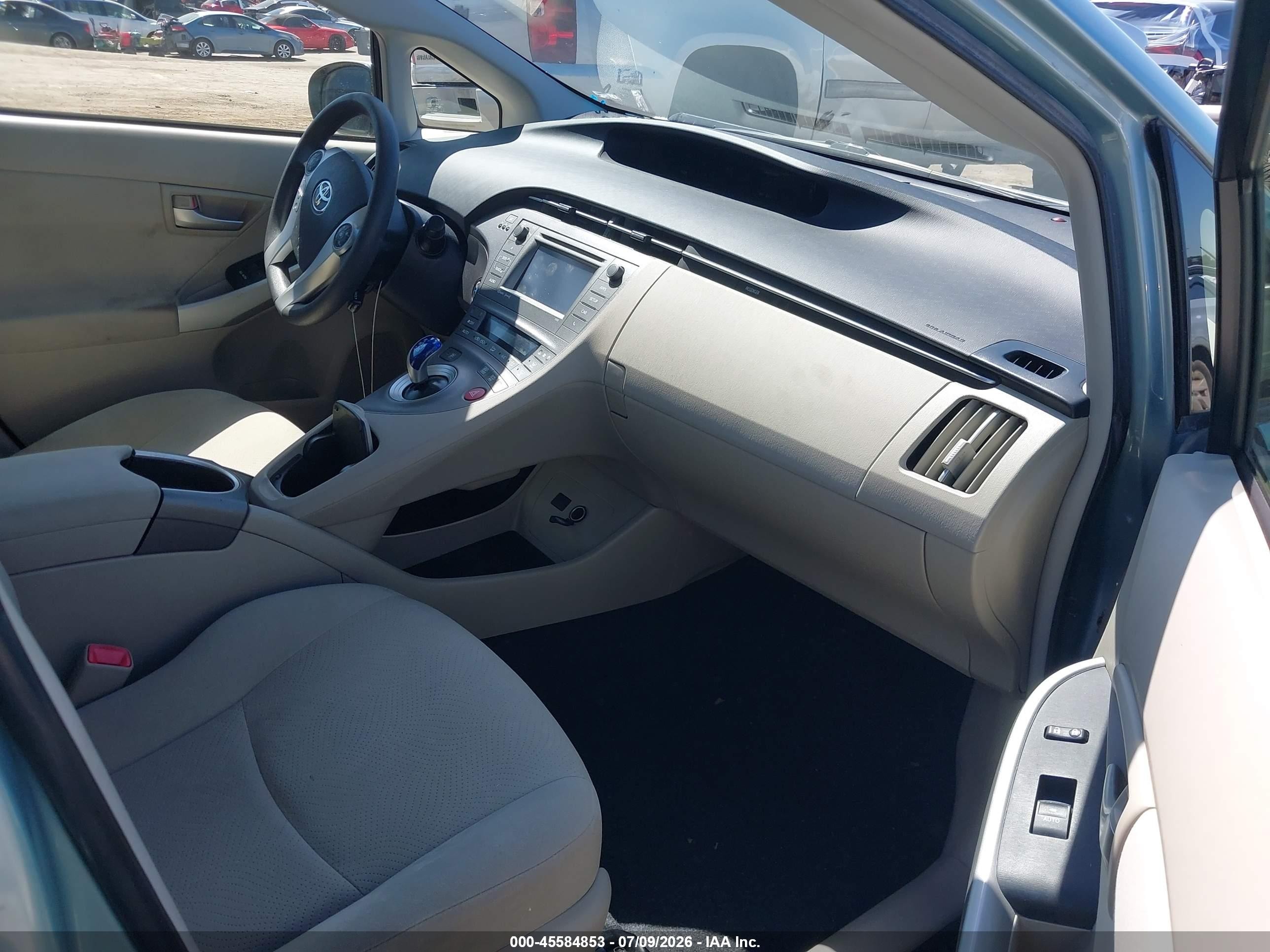 2013 Toyota Prius Three Green vin: JTDKN3DU6D5608316