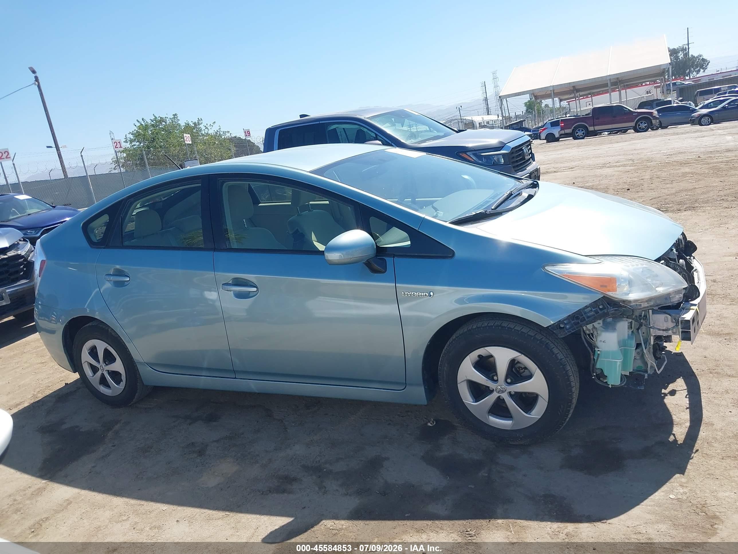 2013 Toyota Prius Three Green vin: JTDKN3DU6D5608316