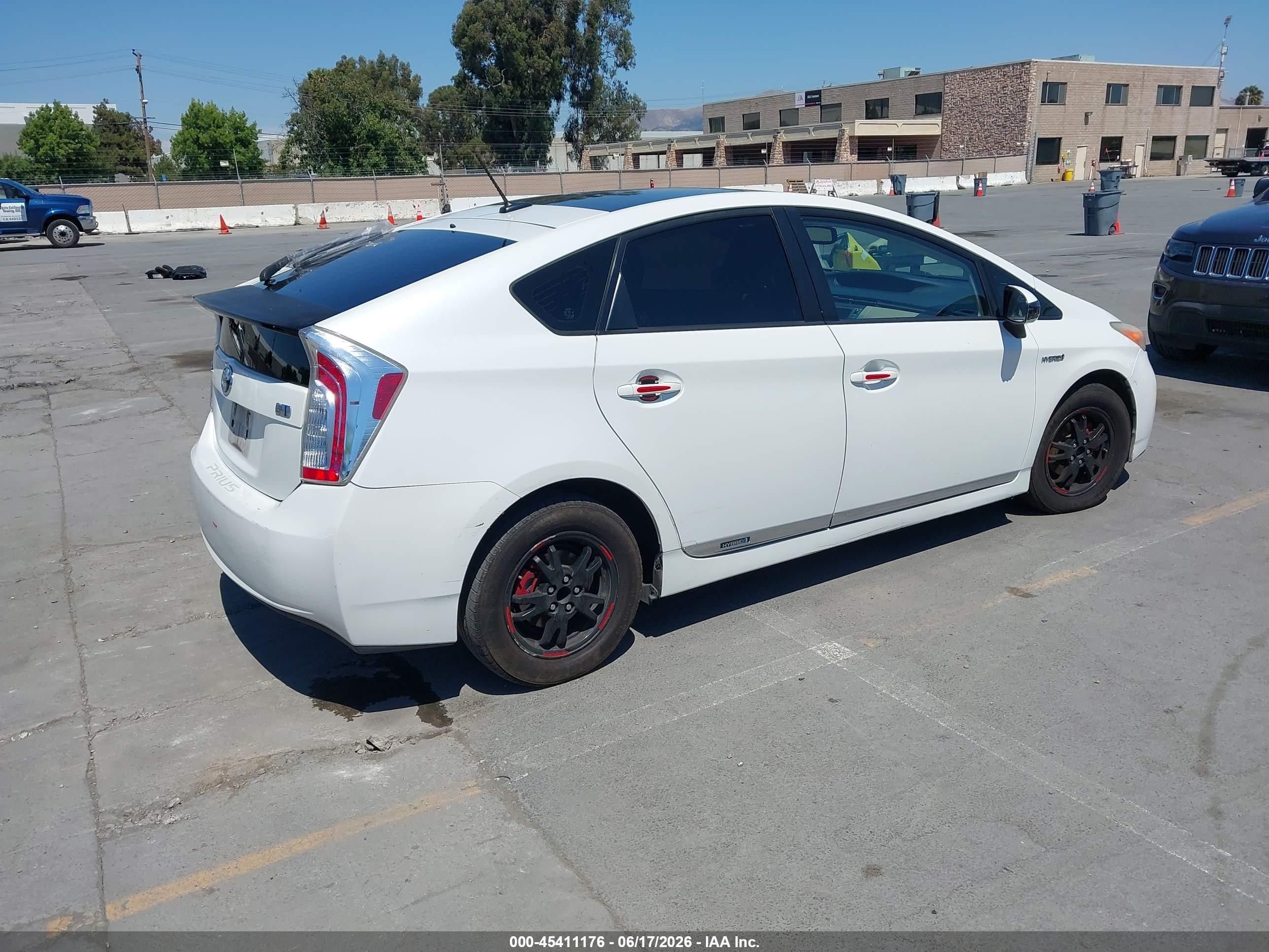 2013 Toyota Prius Four White vin: JTDKN3DU6D5639145