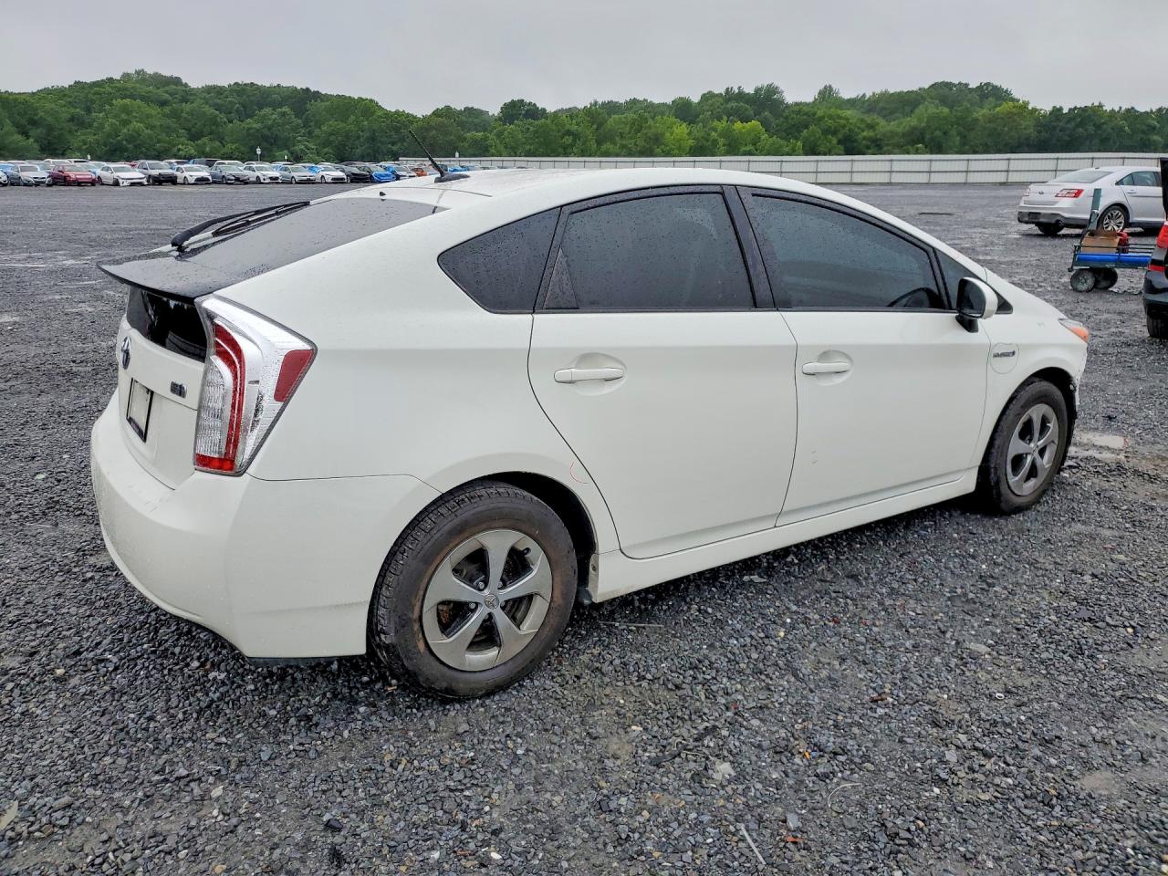 2013 Toyota Prius Three White vin: JTDKN3DU6D5642482