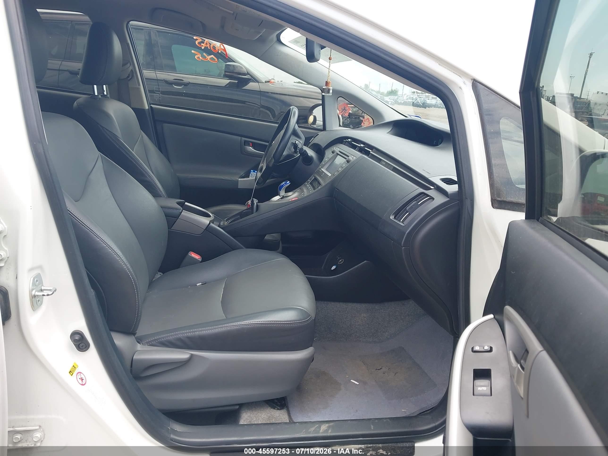 2014 Toyota Prius Four Белый vin: JTDKN3DU6E1739352