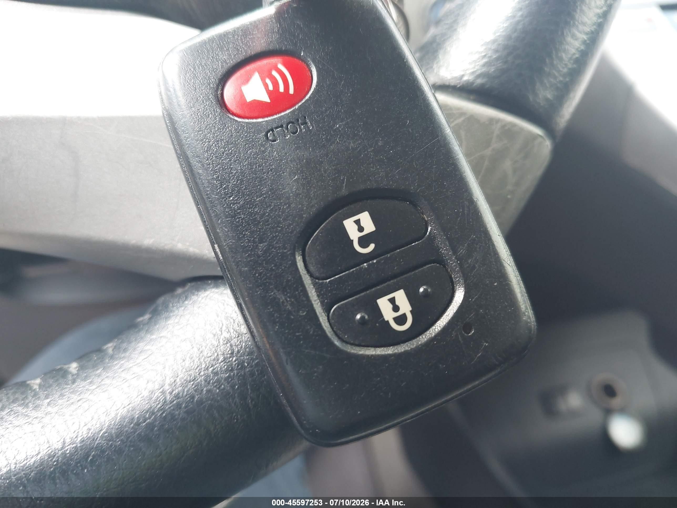2014 Toyota Prius Four Белый vin: JTDKN3DU6E1739352