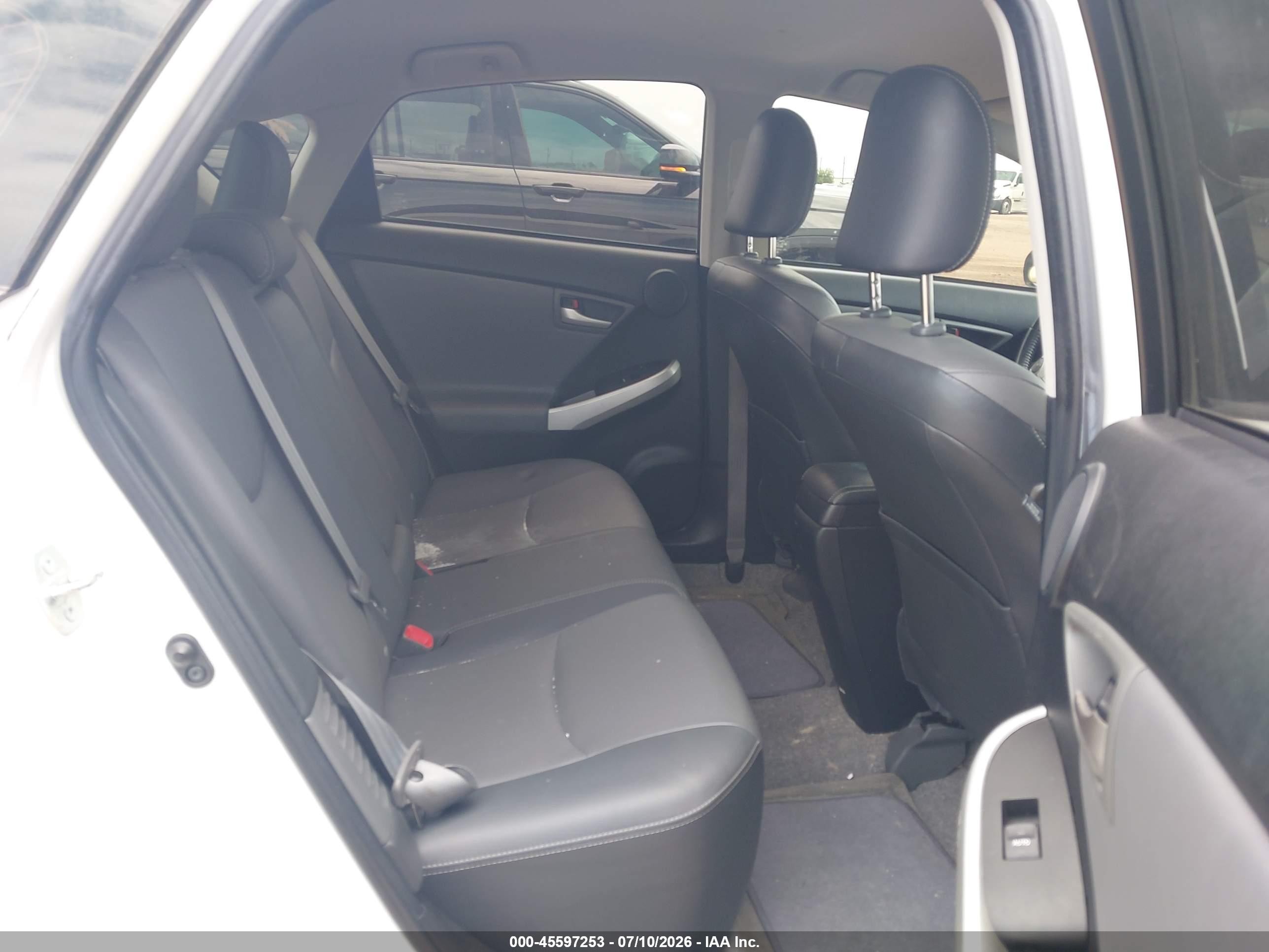 2014 Toyota Prius Four Белый vin: JTDKN3DU6E1739352