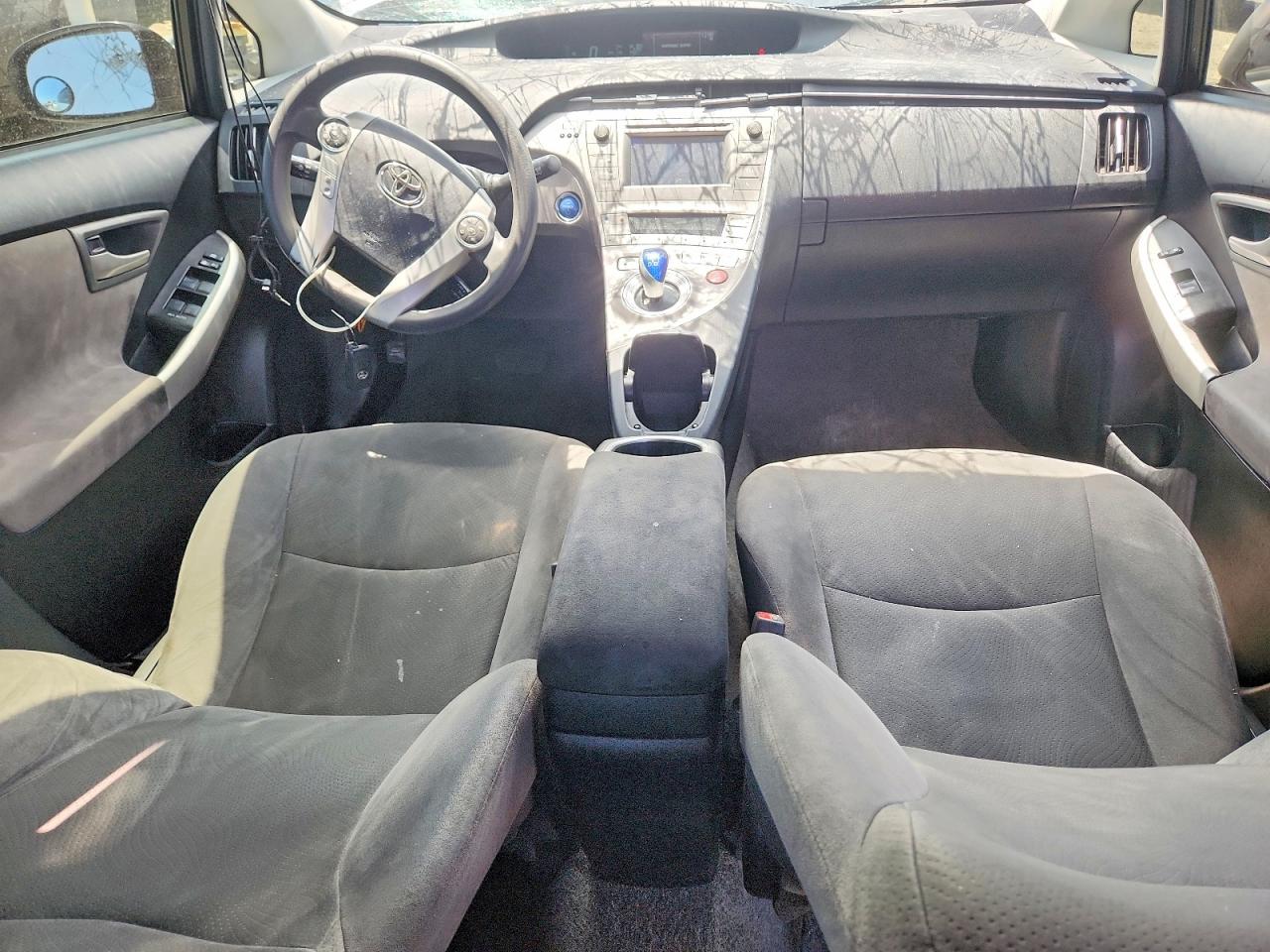 2014 Toyota Prius Two Серебряный vin: JTDKN3DU6E1751436